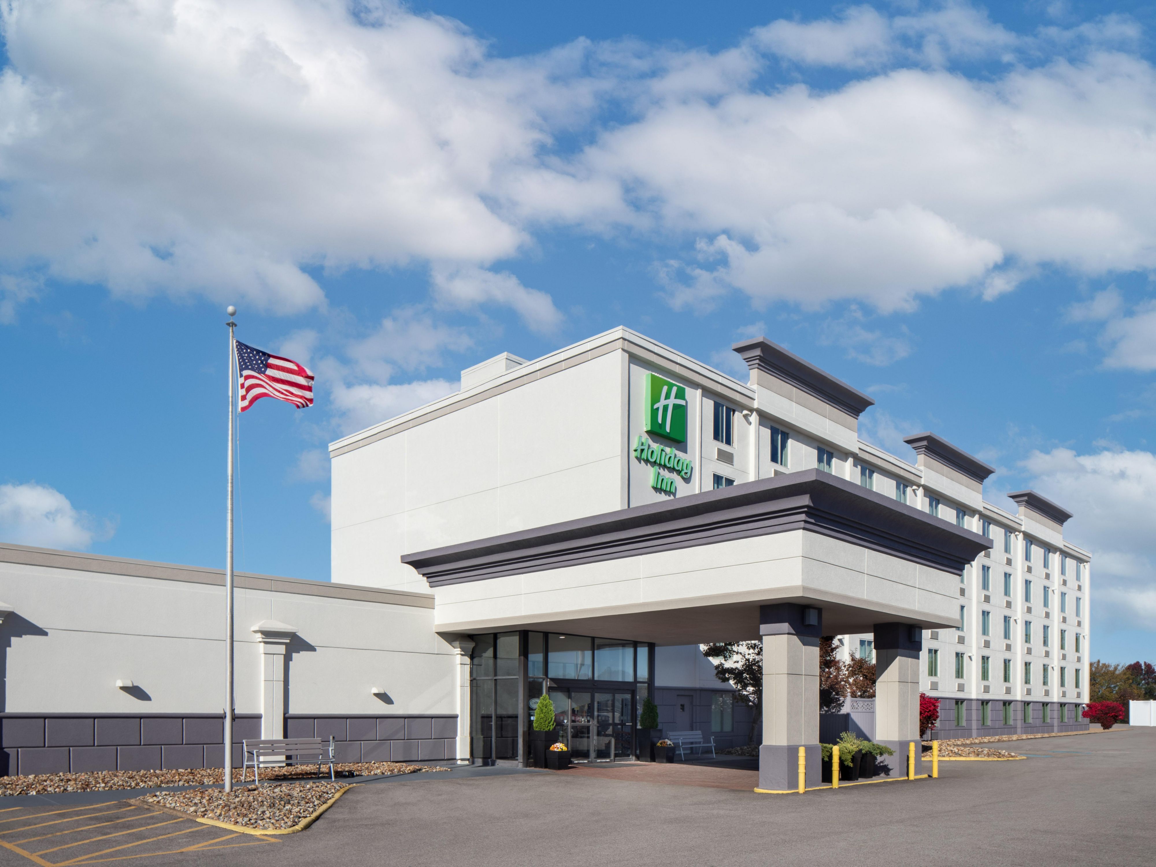 Breaker 1-9, breaker 1-9. Free Truck Parking at the hotel with easy in and out parking for all size trucks. Our CLC approved hotel provides free WIFI, microwaves and refrigerators in each room, restaurant on site and guest laundry facilities. 
