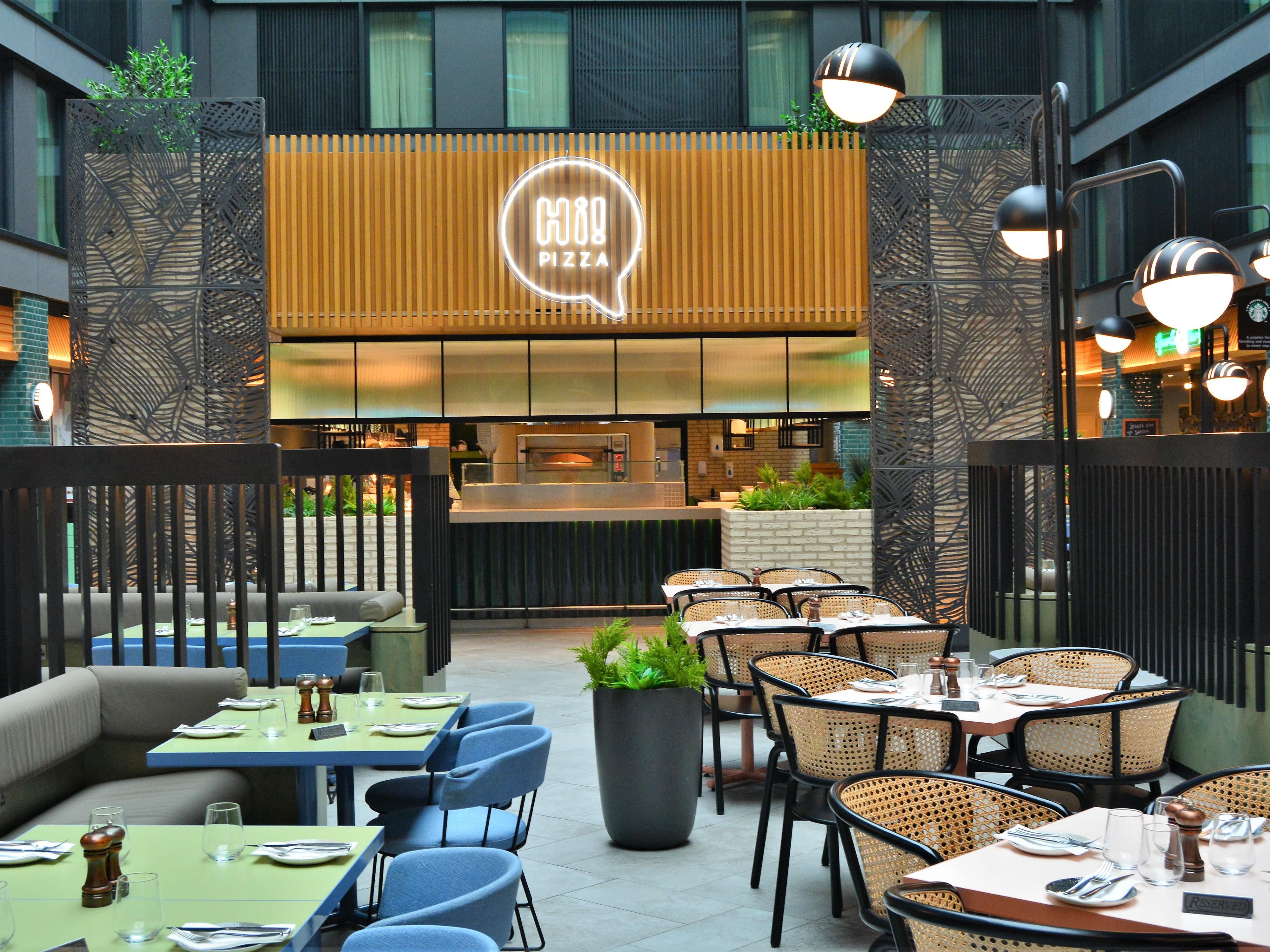 Say Hi! to freshly made pizza, pasta, steaks and more crafted by our Italian chef. With fresh flavours and an impressive atrium setting, Hi! Pizza offers a welcoming, authentic Italian dining experience near London Heathrow Airport.