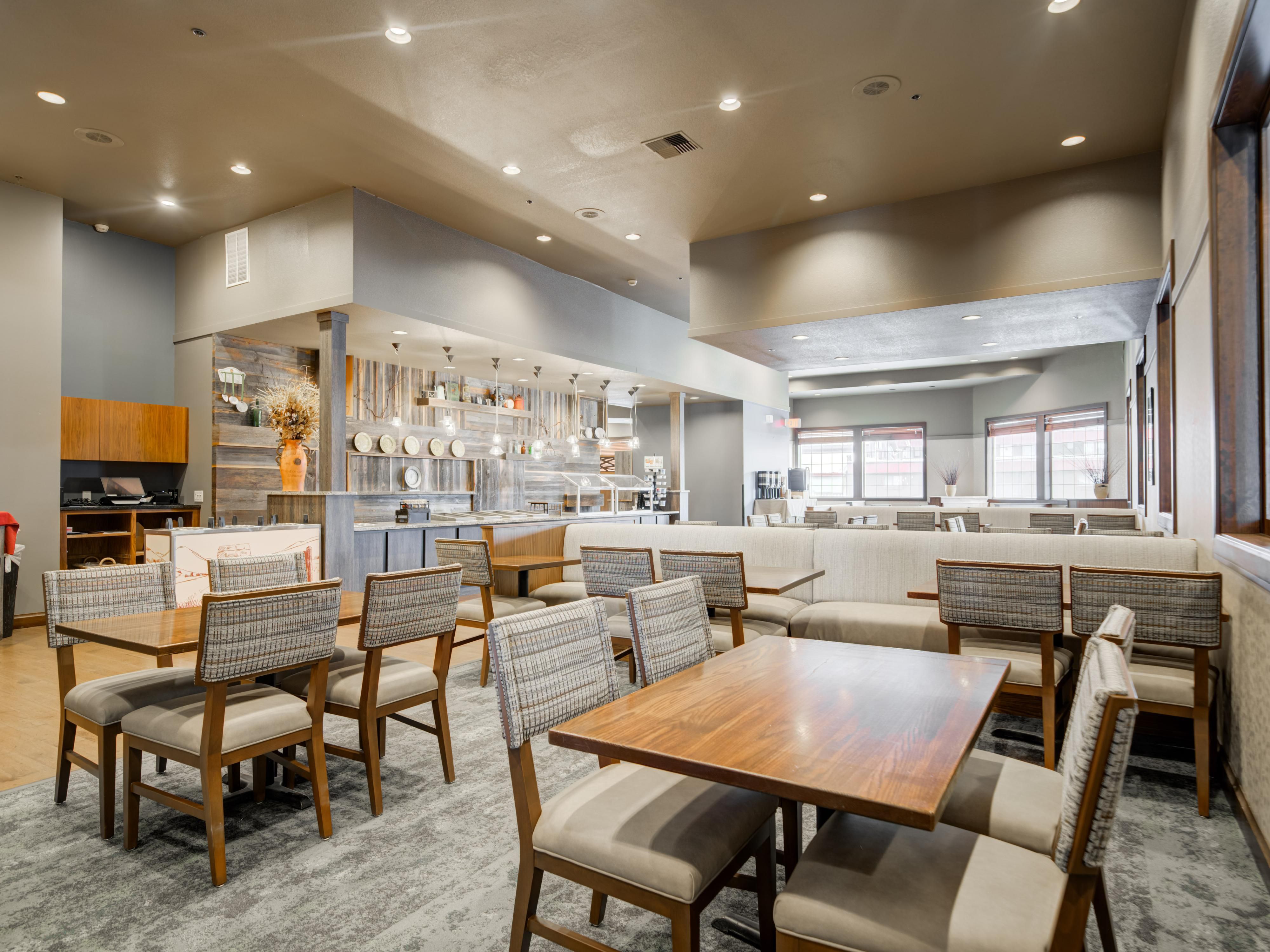 Inspired by the natural beauty and fresh, local ingredients of Yellowstone, The Branch Restaurant & Bar features a hearty breakfast and delectable dinner menu of classic American fare, plus a children’s menu. Complement your meal with a selection of regional microbrews, hand-crafted cocktails, and some gaming fun in our small casino.