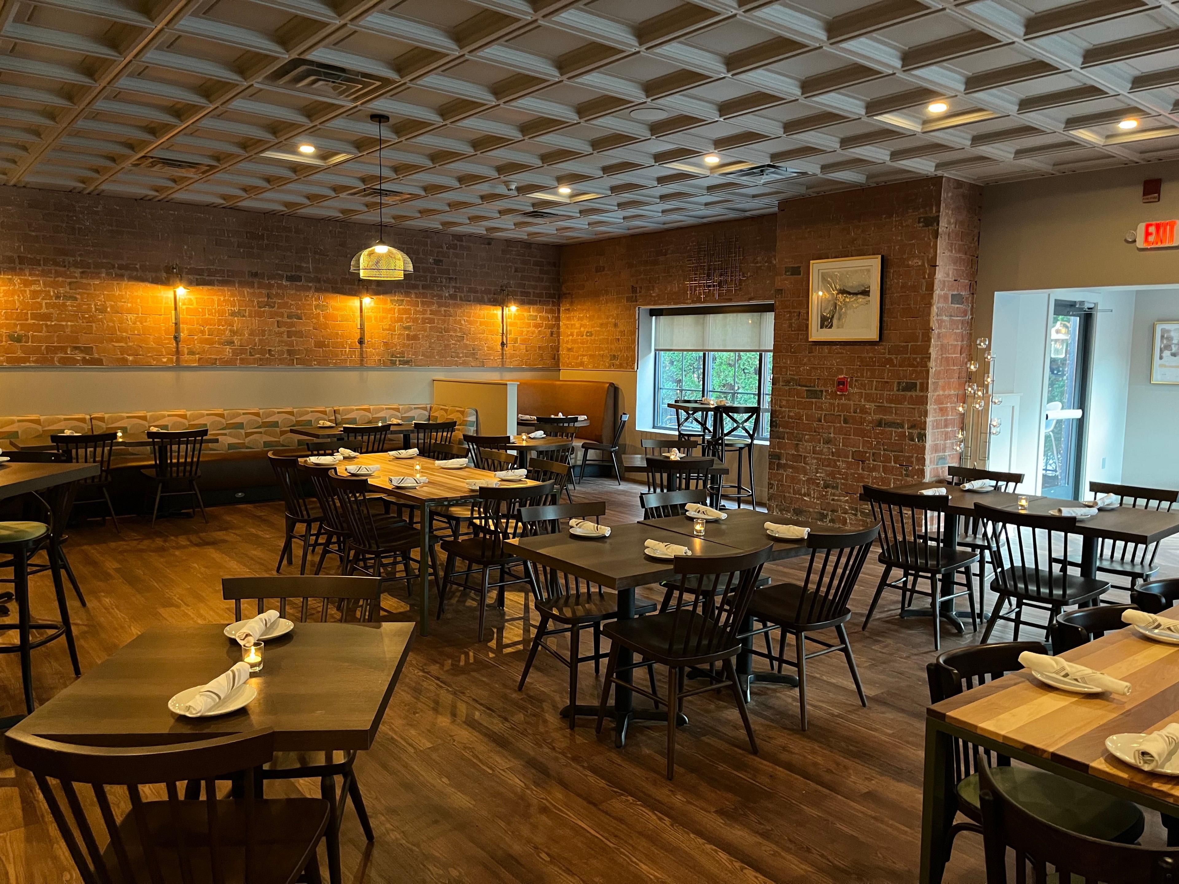 The James, an American Restaurant and Bar is located on-site. The restaurant and outdoor patio lend a relaxing and inviting dining experience.  