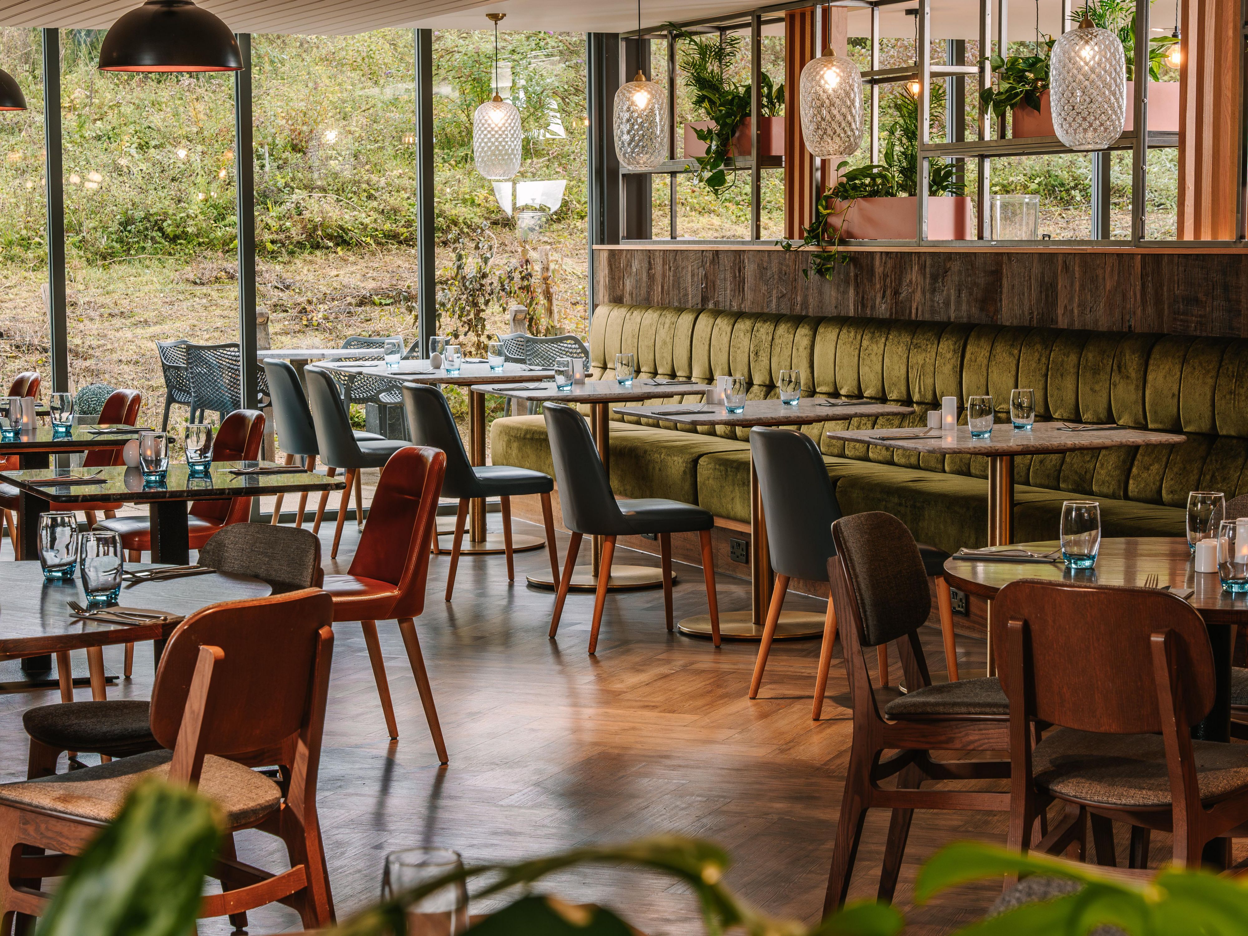 Kitchen 21, a distinctive British restaurant makes the perfect place for dinner with family or socializing with friends. Enjoy local produce cooked by the team of award-winning Chefs and relax in the comfortable and elegant surroundings. If the sun is shining enjoy your gin & tonic or cocktail on the sunny terrace. 