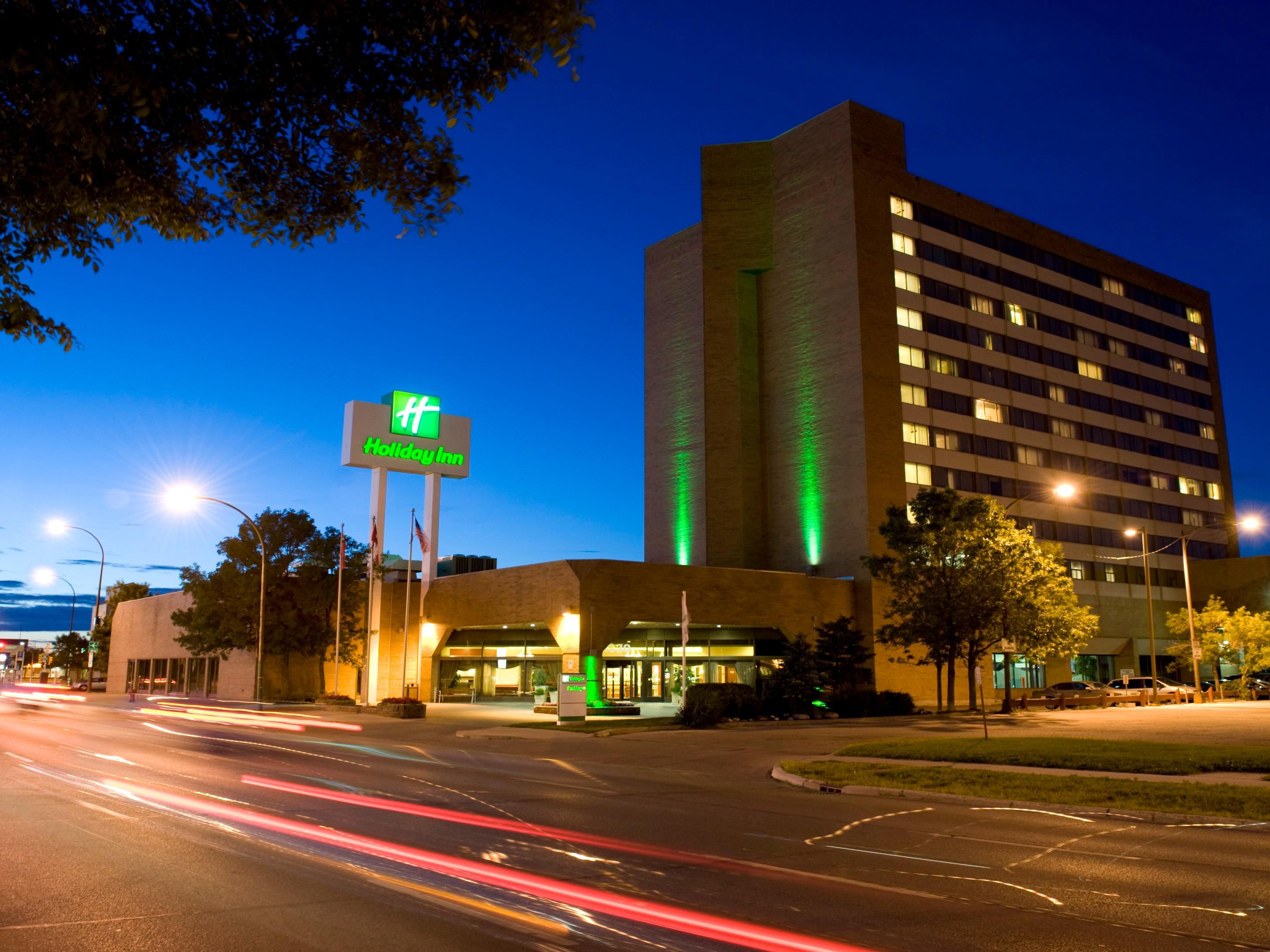 Holiday Inn Winnipeg South is 10 minutes to downtown Winnipeg
