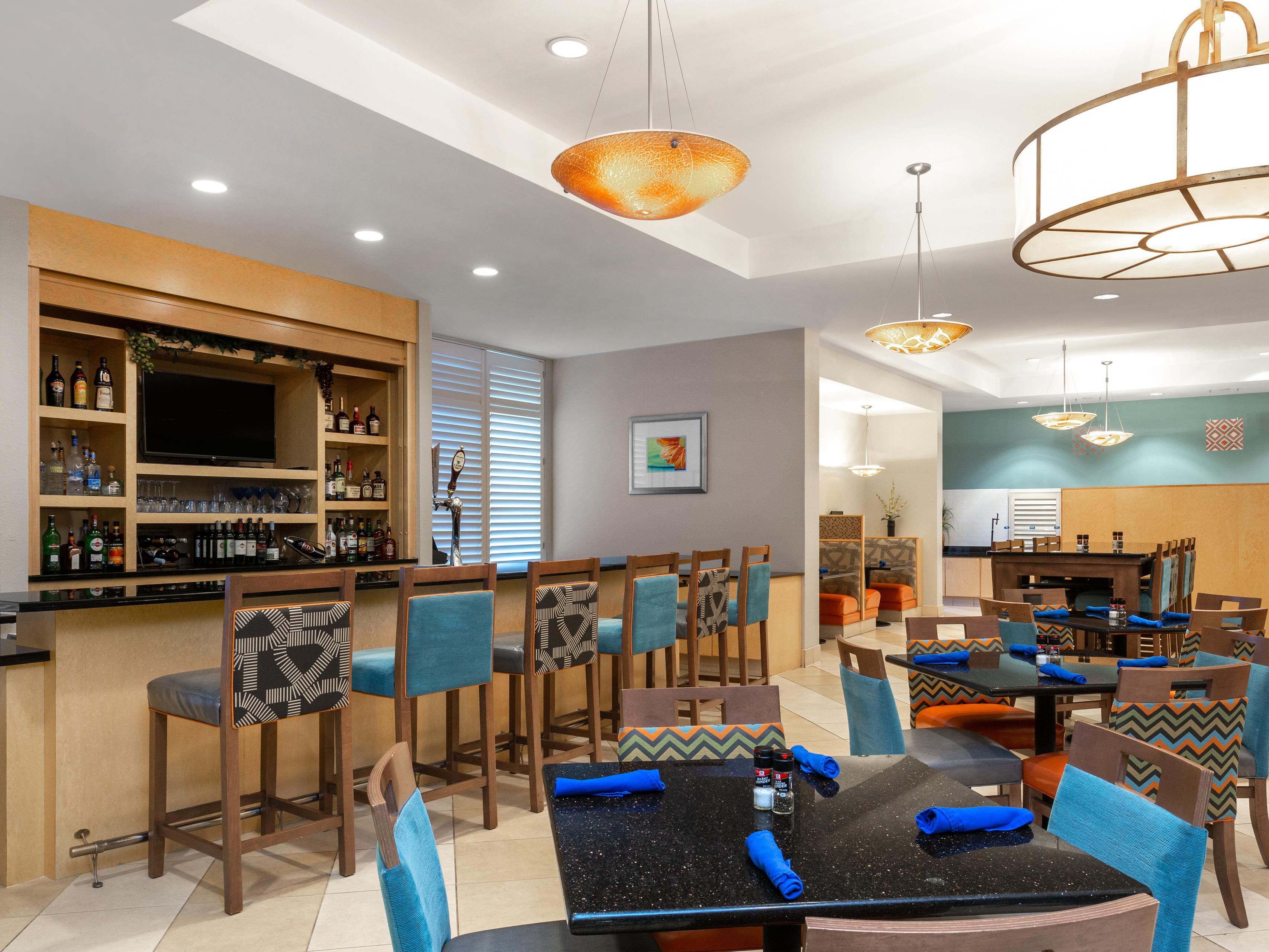 Café Blu serves dinner daily in a bright and friendly ambiance. Enjoy delicious American classic fare complemented by a crafted cocktail from our full-service bar. From hearty appetizers and pizzas to savory sandwiches, mains, and desserts, our menu satisfies every craving. Best of all, kids under 12 eat free!