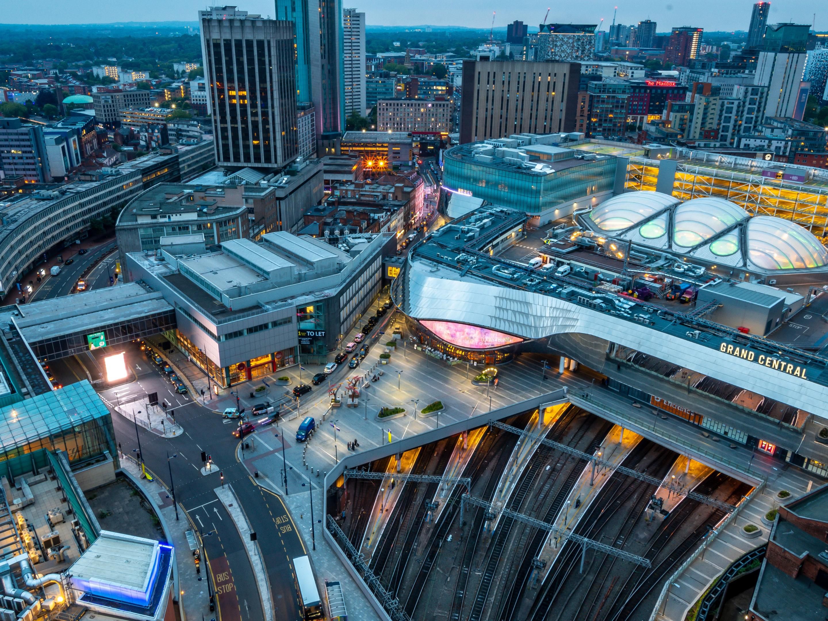 Holiday Inn Birmingham - Bromsgrove is the perfect base for your getaway, offering comfortable accommodations and exceptional service. Dive into the countryside for scenic hikes or unwind in vibrant parks.