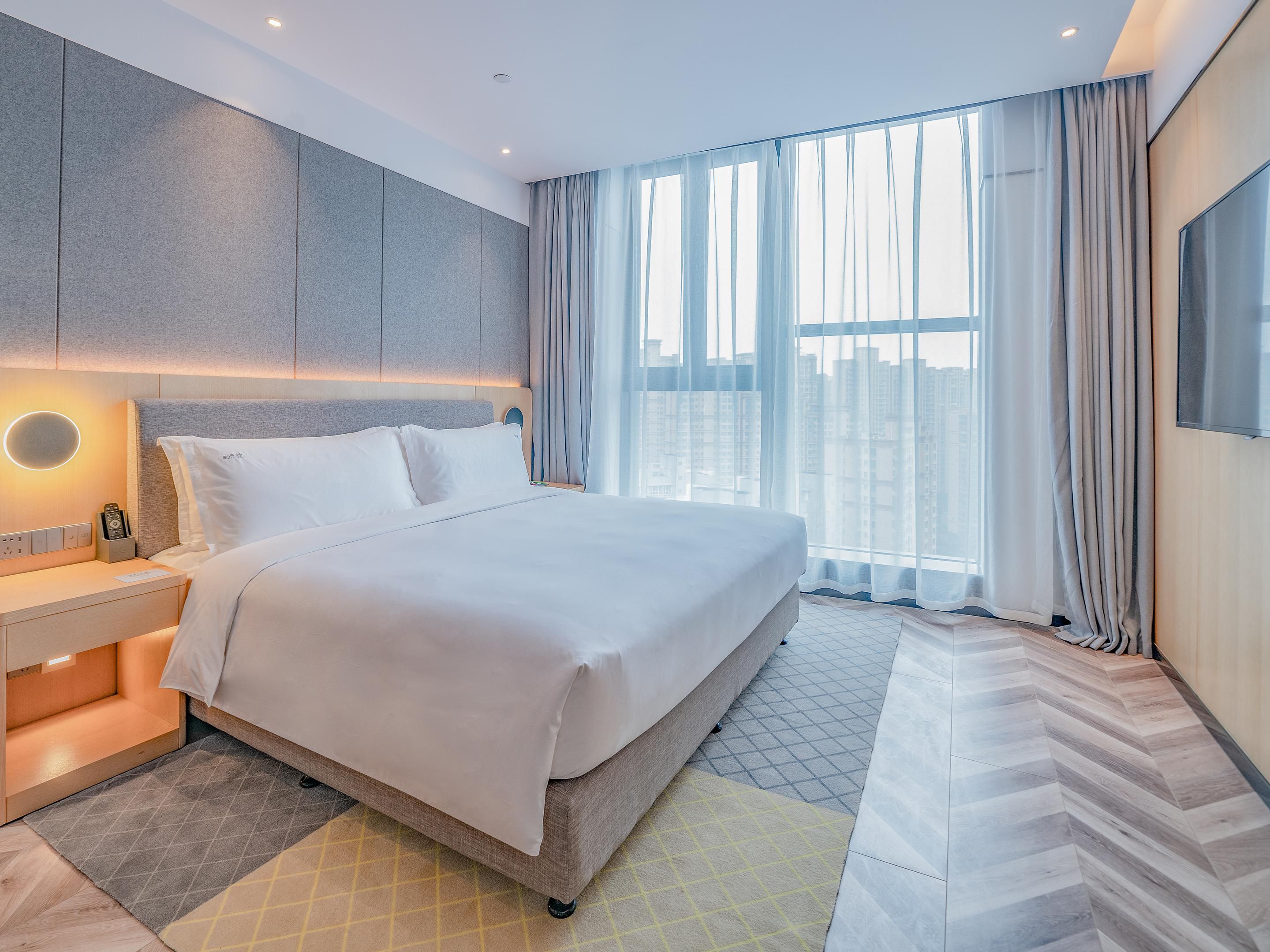 King Bed Bedroom And Living Areas NS