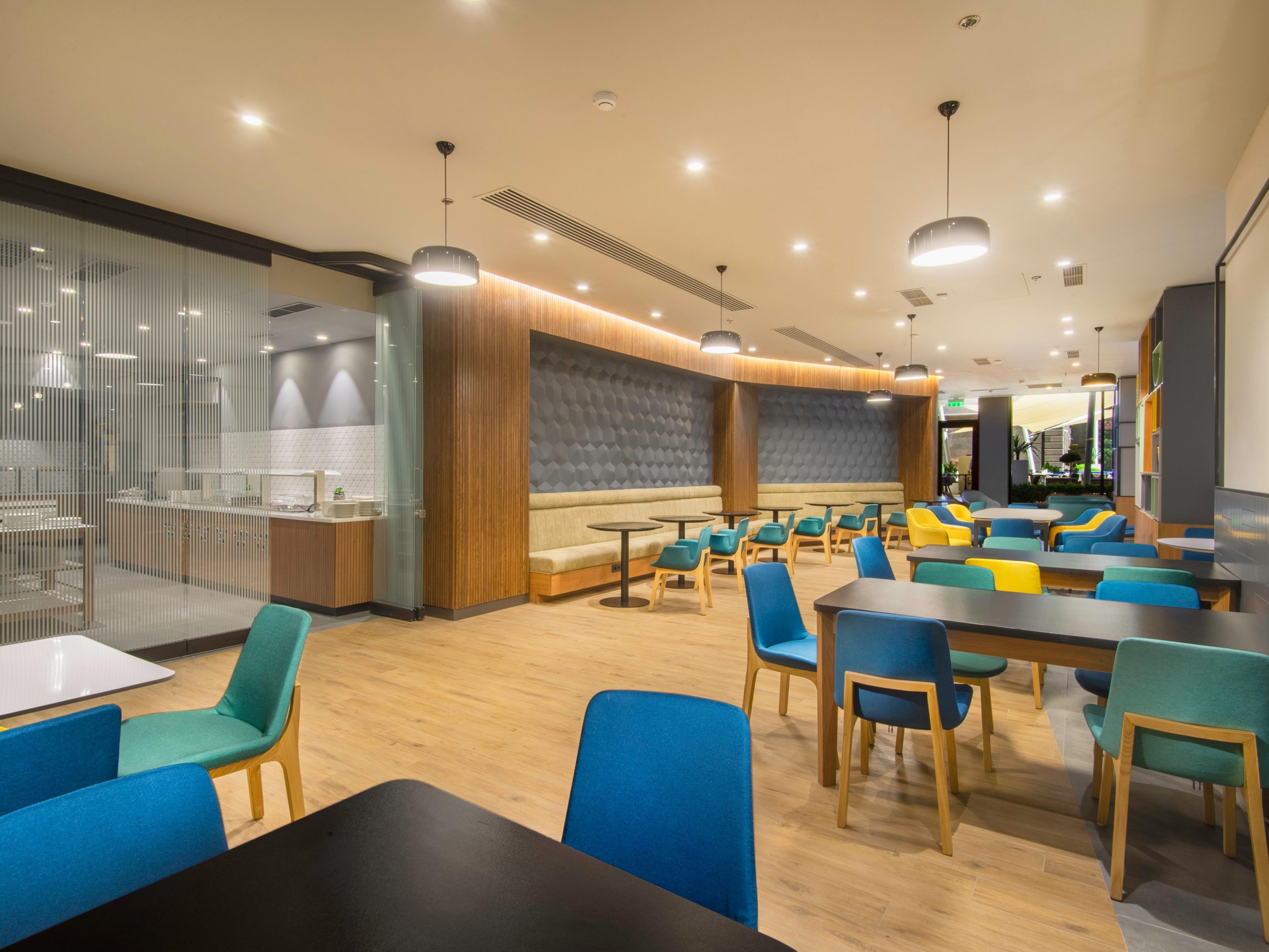 The charming centerpiece of the hotel, located on the ground level with beautiful views of our Courtyard, the Lobby restaurant bar is a convenient and casual dining location serving breakfast, lunch, dinner, beverages and snacks. Enjoy the cocktails along with tasty food at our Lobby Bar, which will become your favorite spot throughout the hotel.