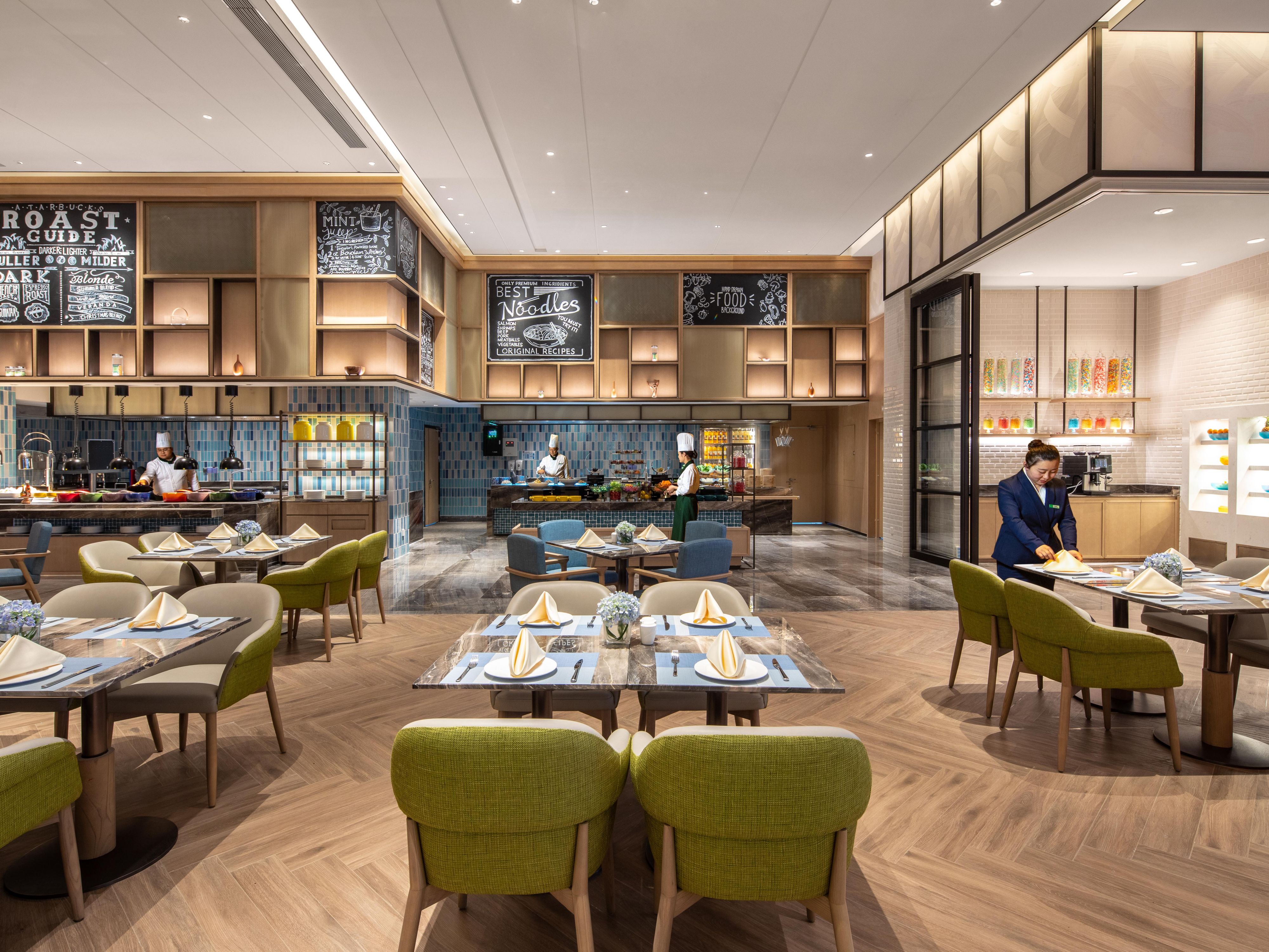 The hotel breakfast features authentic Henan local specialties, including Spicy Hu Soup and Braised Noodles, available for guests to savor a unique culinary experience.