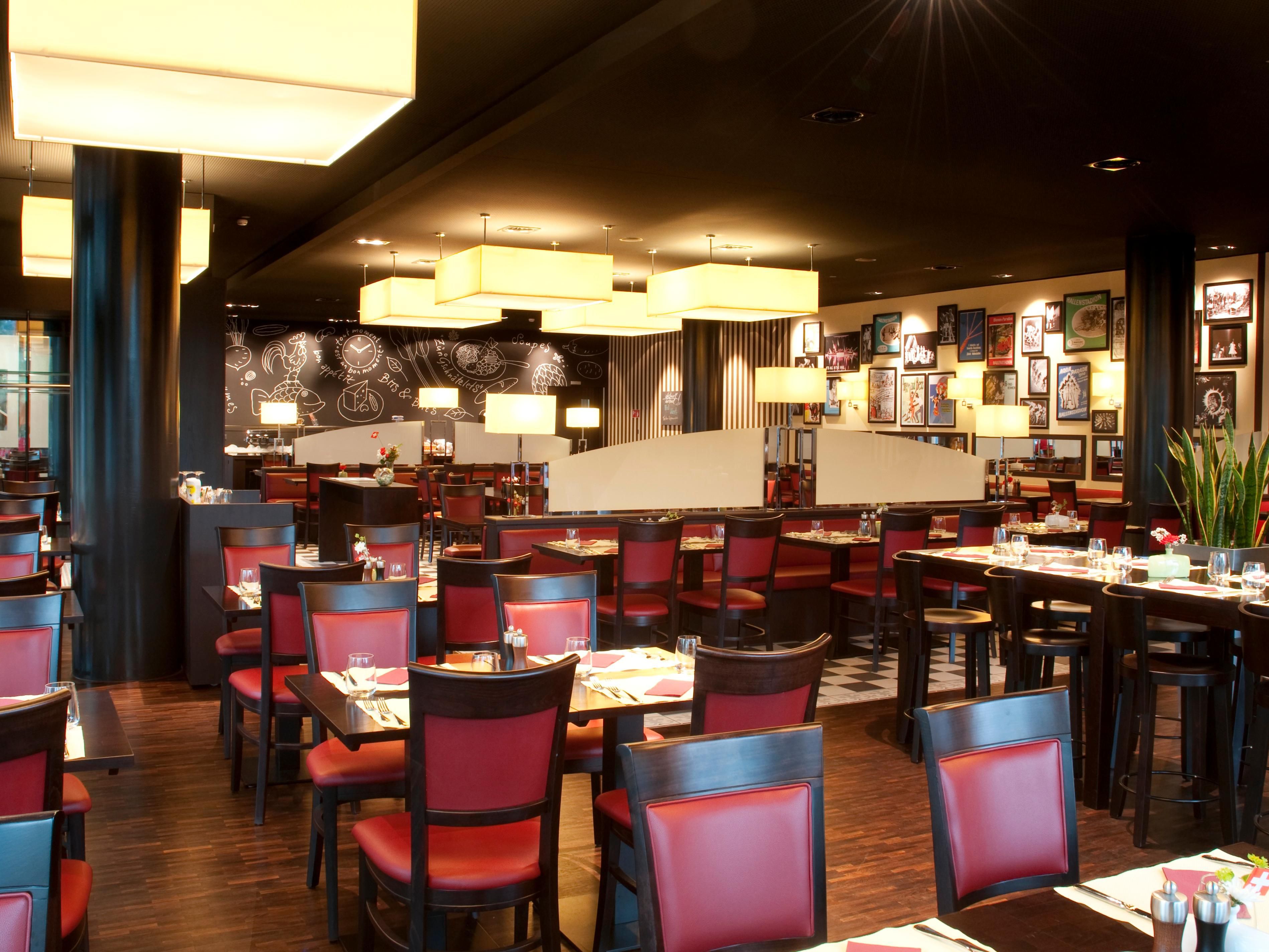 "Atmospheric, warm, and simply delightful. Convince yourself and join us at Brasserie Bits&Bites. We are the perfect spot before events at Hallenstadion, trade fair, or Theater 11. Whether you're looking for an affordable business lunch or a relaxing evening paired with fine wines, our team at Brasserie Bits&Bites is here to cater to your needs.