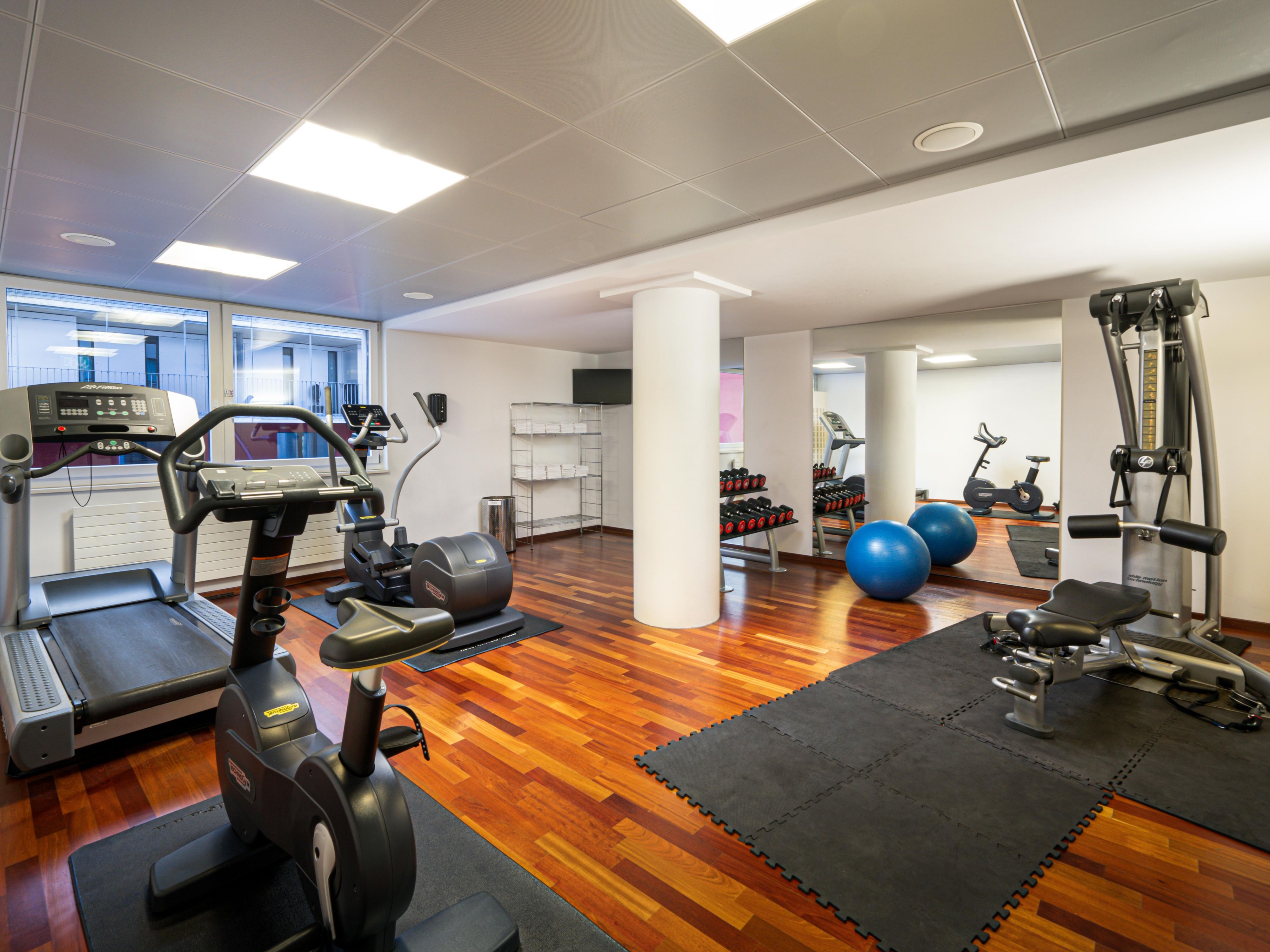 Small but mighty – our mini-gym is open 24/7 for you. Our Fitness Centre offers essential equipment, including barbells, steppers, and an exercise bike.