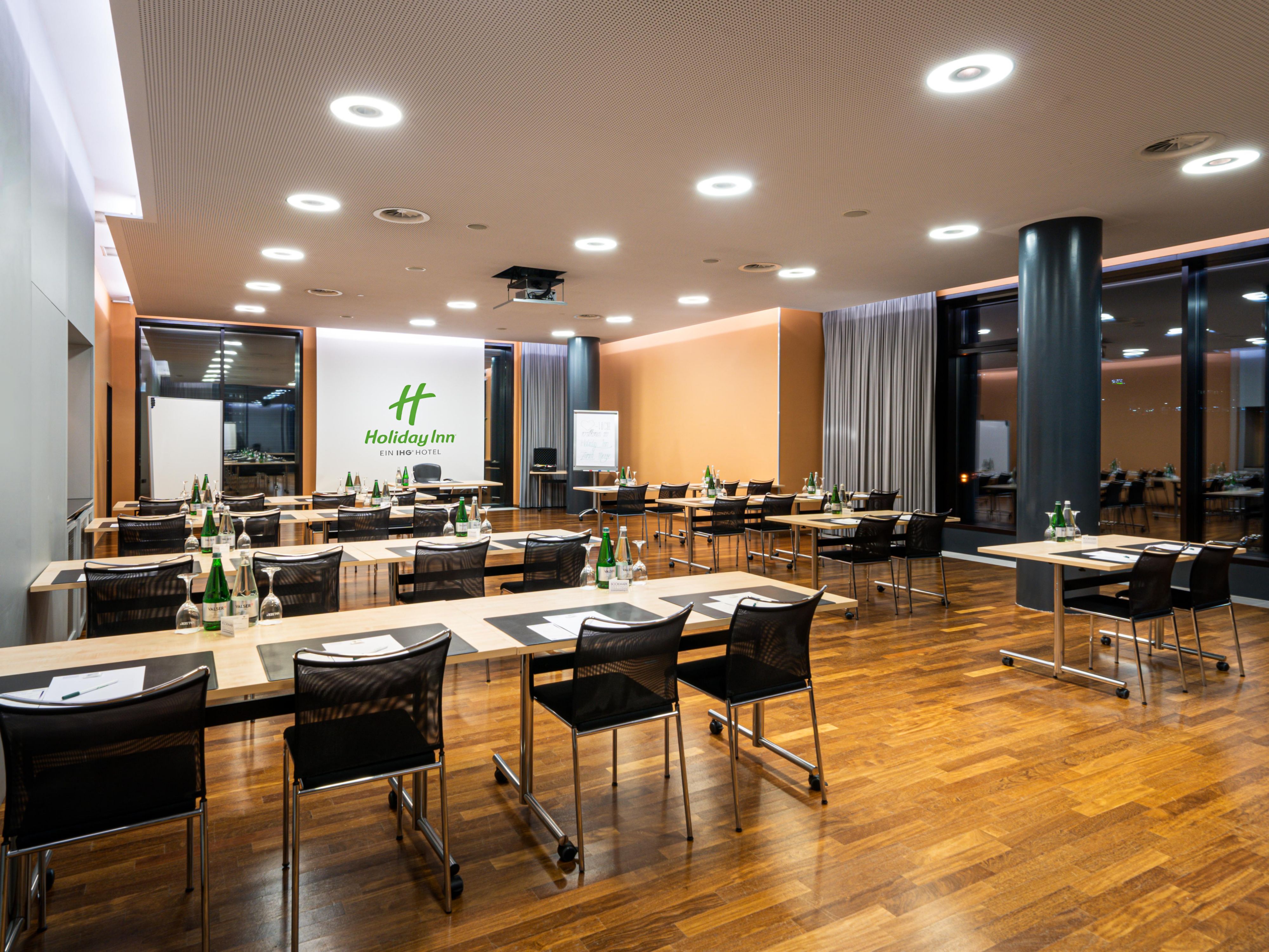 Are you looking for a multifunctional location to organize a business meeting, seminar, or event? We are the perfect pick for you. Our hotel has 7 different meeting rooms, which can be provided with flexible walls between the rooms according to your individual wishes.
