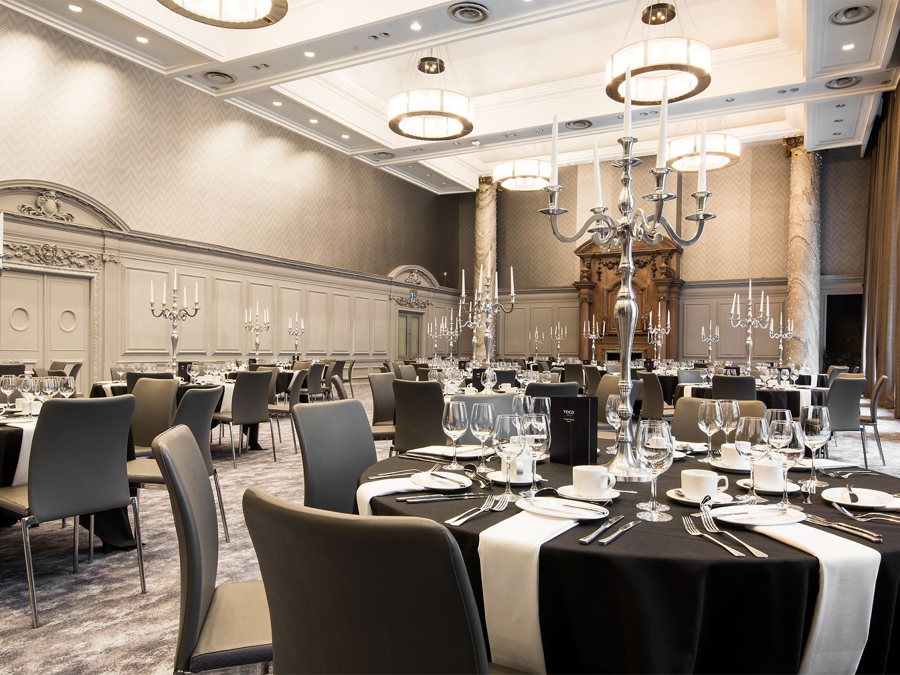 Banquet room dressed up for a fancy event