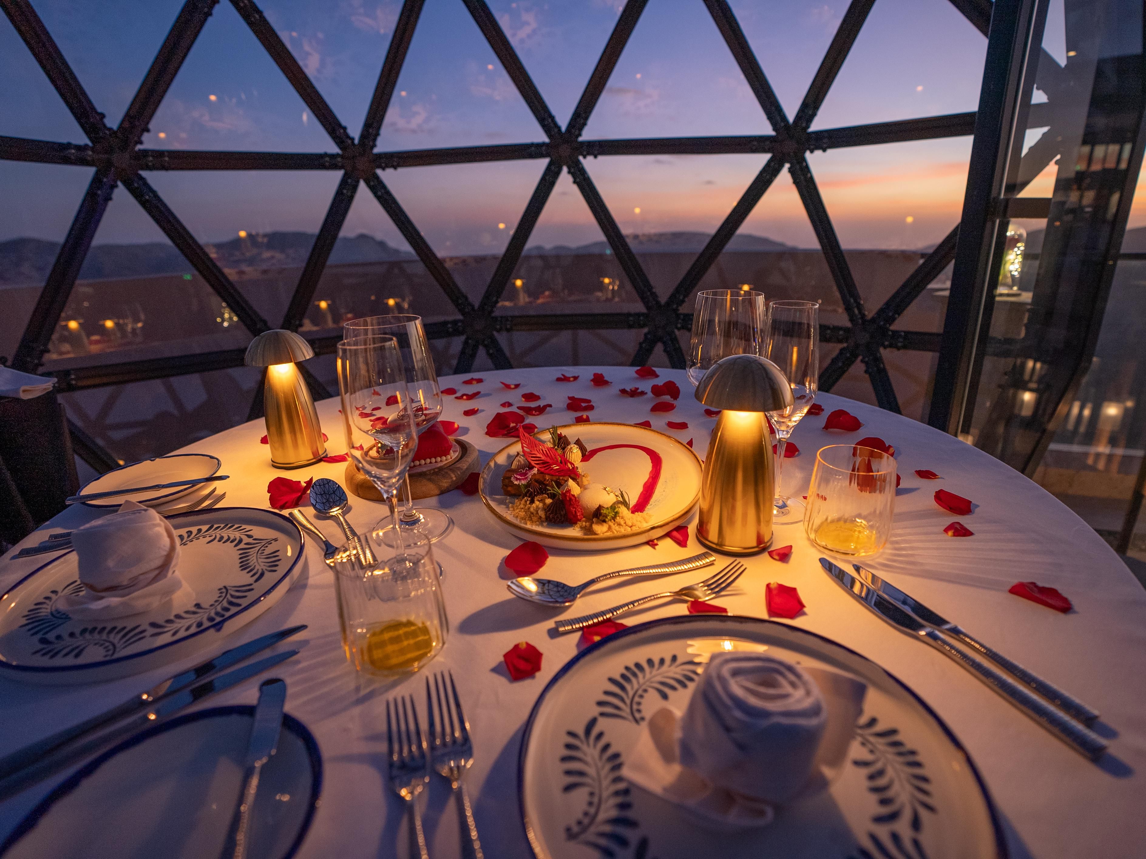 Enjoy a romantic dinner 2,000 meters above sea level in a private dome with breathtaking mountain views. Perfect for a memorable romantic celebration.