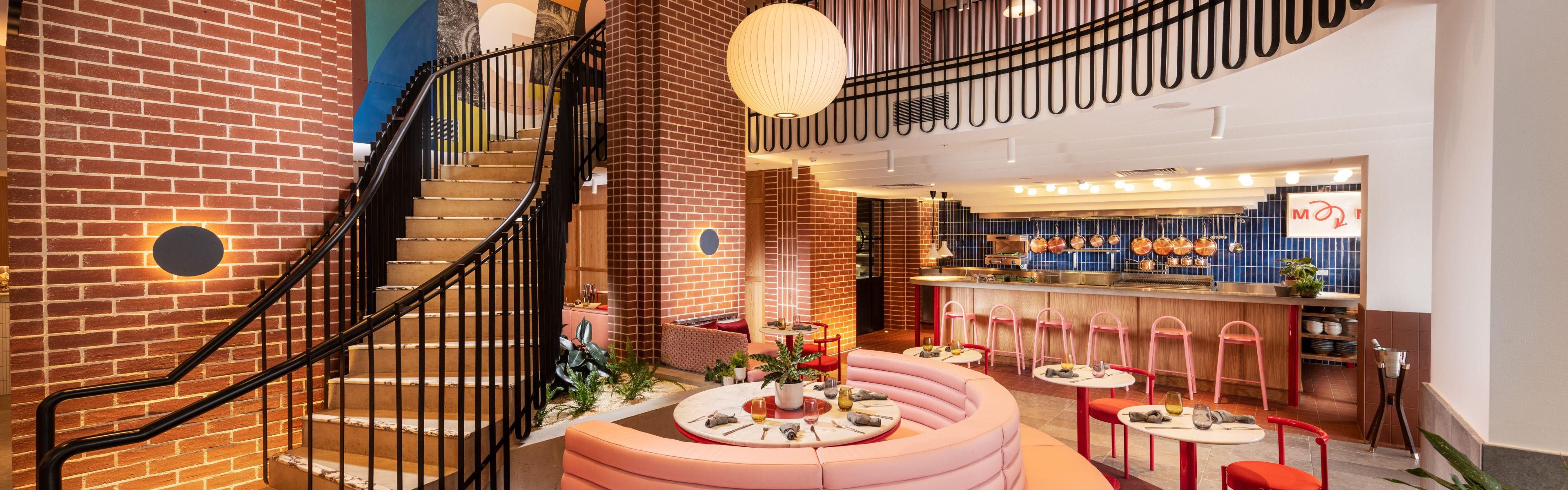 $hotelInfo.mediaDetails.welcomePhotos.primaryPhoto.caption}