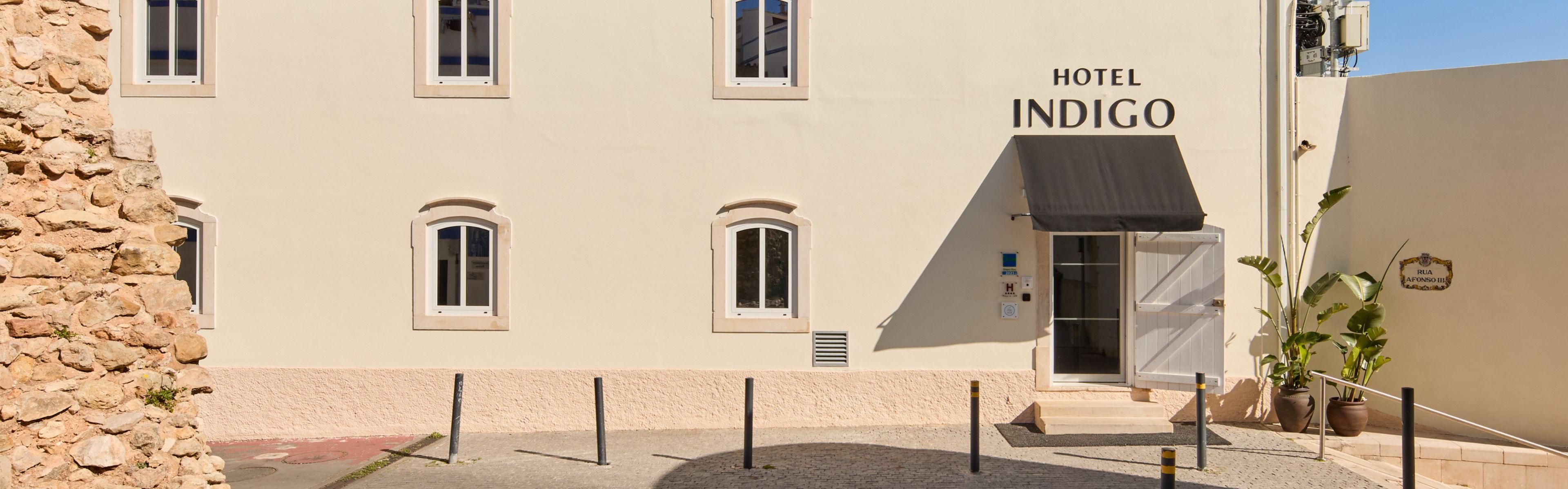 $hotelInfo.mediaDetails.welcomePhotos.primaryPhoto.caption}