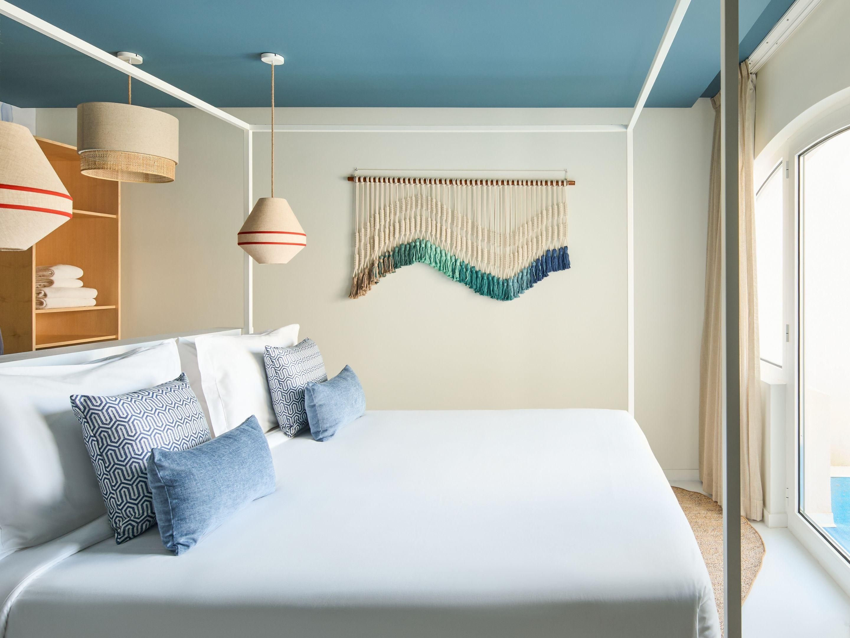 We’ve got you covered with all the essentials and more. Enjoy cosy robes and slippers, premium shampoo, conditioner, and body wash. Pour yourself a coffee or tea, stay connected with fast WiFi, catch your favourite shows on TV, and freshen up before your night with the steamer and hairdryer. Plus, in-room dining and drinks at your fingertips.