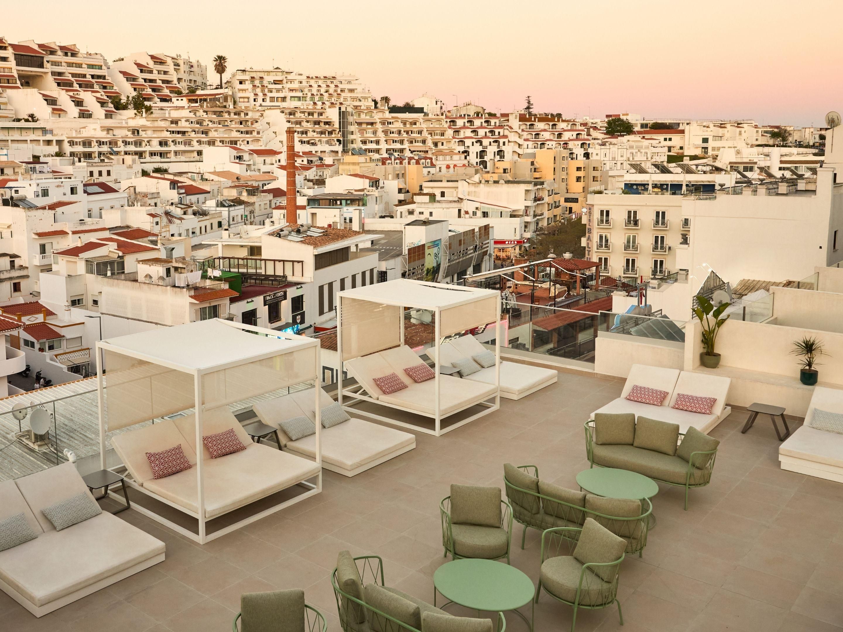 Kick off the weekend vibe with our resident DJ! Every Friday from 3 to 5 pm, enjoy exclusive poolside tunes exclusively for hotel guests only. Move to the rhythm, soak up the sun and views,  whilst getting in the mood for a night out on the Strip. Perfect for relaxing, socializing, and catching the weekend energy early.