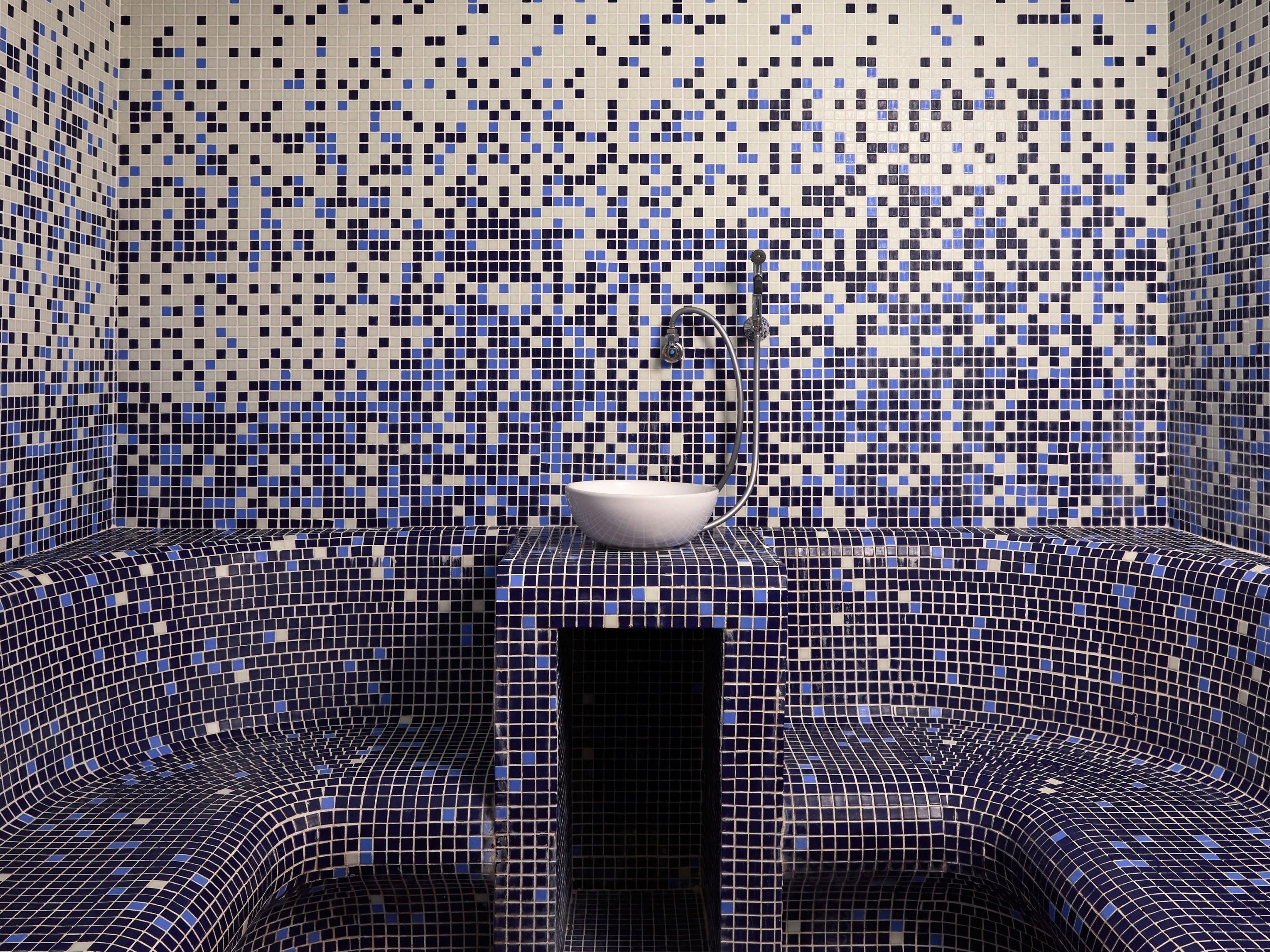 Discover a sanctuary of relaxation at Genki Spa. Inspired by the harmony of body, mind, and spirit, our treatments combine well-being with the essence of Algarve traditions. Let yourself unwind, reconnect with nature, and enjoy a revitalising experience designed just for you.