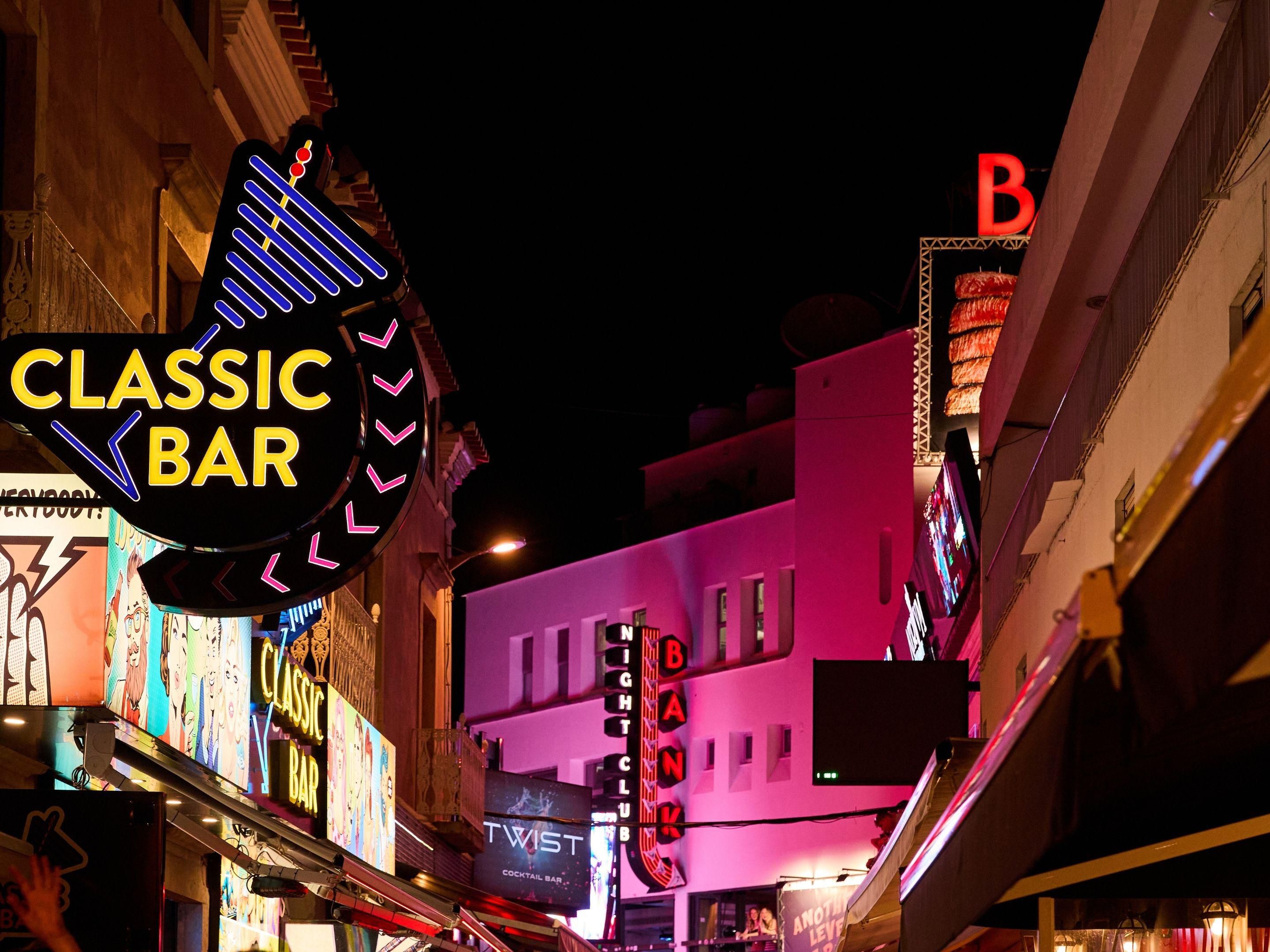 Stay in the heart of the lively strip and just steps from the beach, Hotel Indigo is your gateway to sun, music, and nonstop fun. Dance the night away with friends in vibrant streets alive with energy. Enjoy a lively holiday filled with great beats, sunny days, and unforgettable nights.