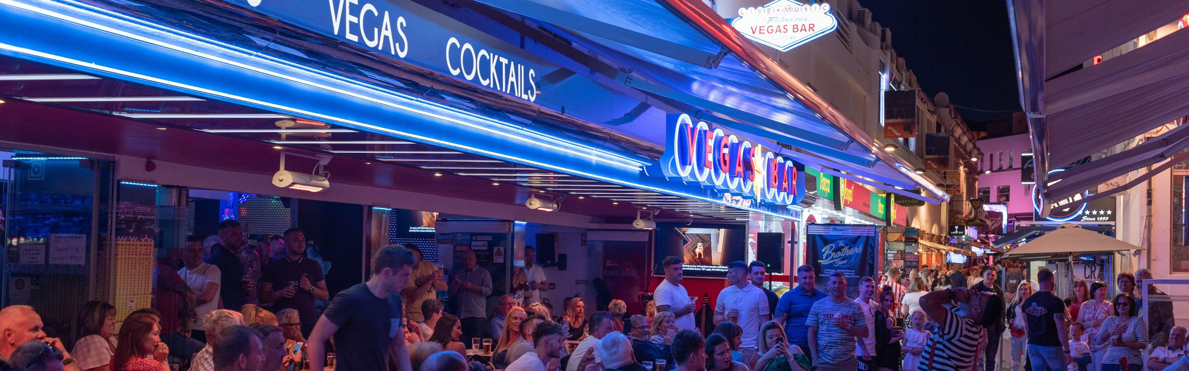 Bars, clubs and live music until late night