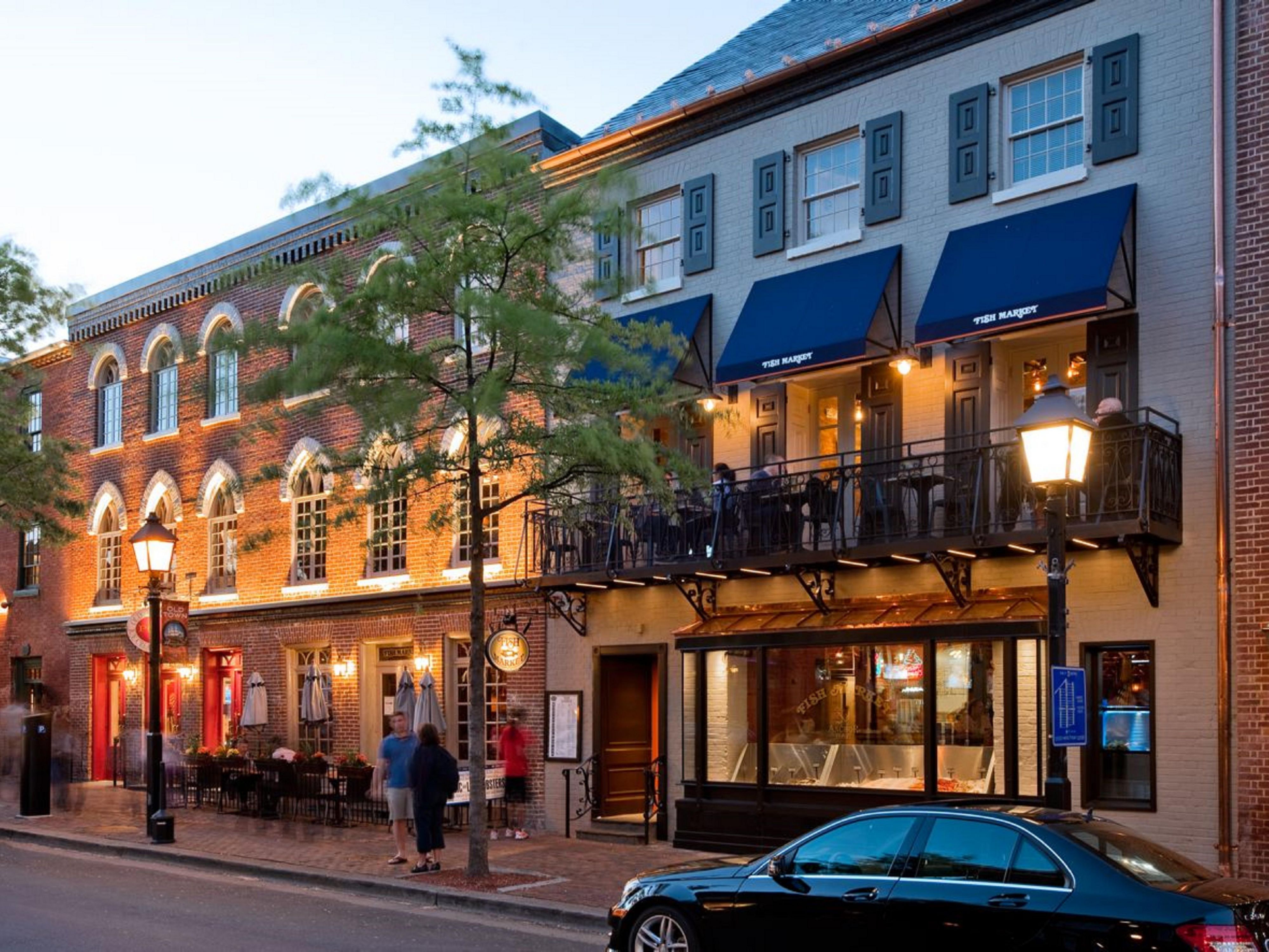 Located in Old Town Alexandria, Virginia, just outside of Washington, DC, the hotel offers easy access to Ronald Reagan Washington National Airport (DCA), Amazon HQ2, Virginia Tech Innovation Campus and the US Patent and Trademark Office, all 10 minutes from the hotel. Centrally located to the Pentagon, Ft. Belvoir and National Harbor as well.