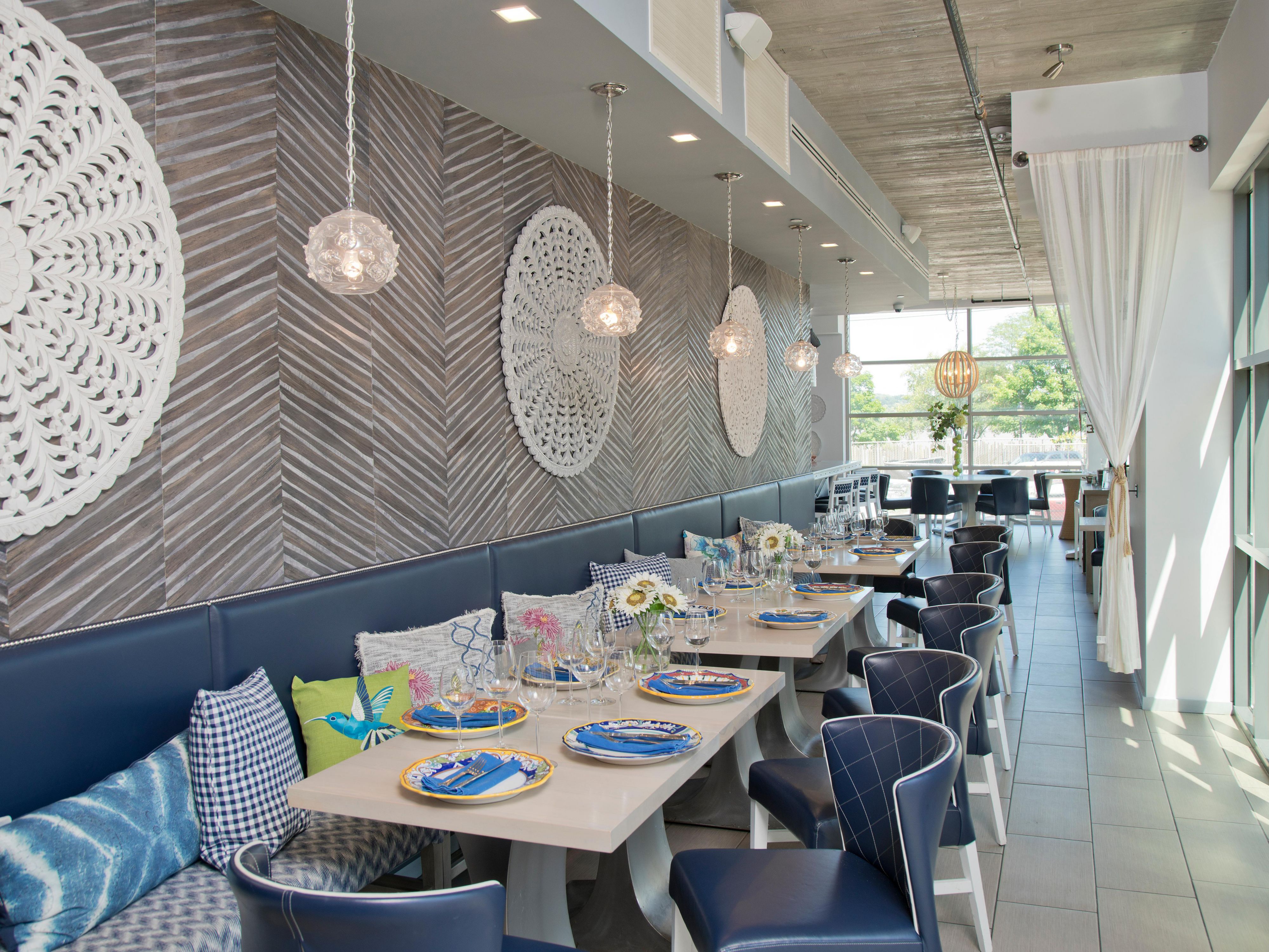 Savor a coastal American menu designed by talented chefs at Hummingbird Kitchen & Bar. Natural light spills in amidst blue-accented décor, fresh flowers, and an outdoor patio for an unforgettable dining experience. Enjoy everything from challah French toast and freshly squeezed juice in the morning to clam bakes and shrimp gumbo at night.