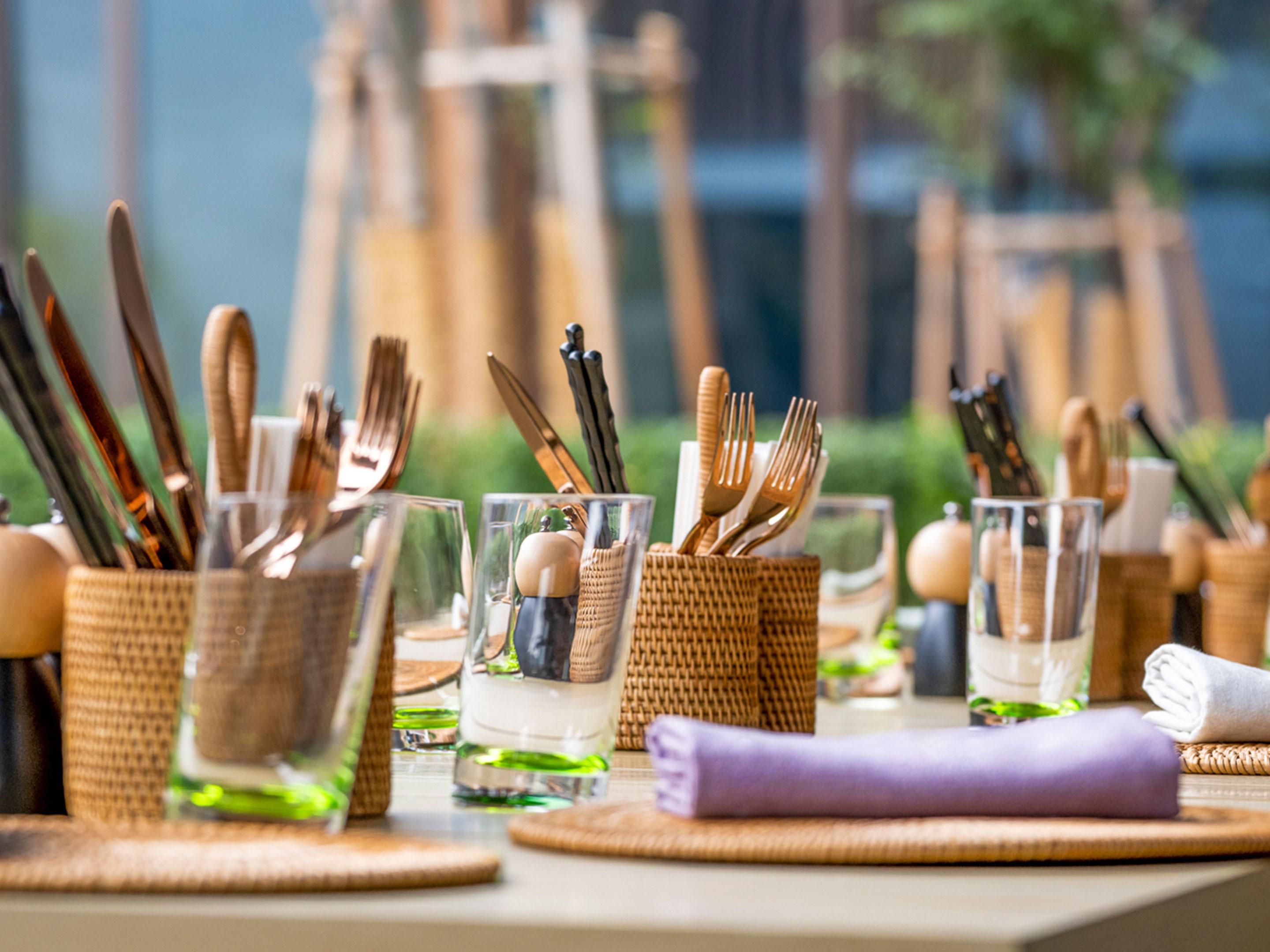 焕新菜单，深挖本地风物。以当代中式烹饪，匠心呈现更地道的安吉特色风味，开启舌尖探索之旅。