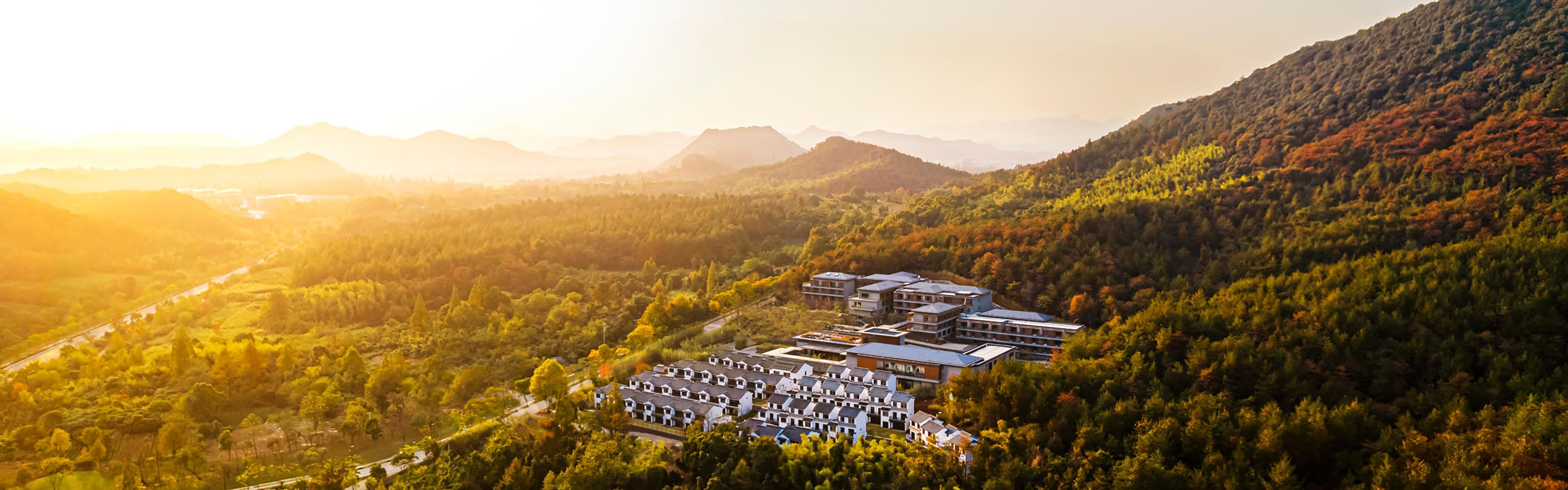 $hotelInfo.mediaDetails.welcomePhotos.primaryPhoto.caption}