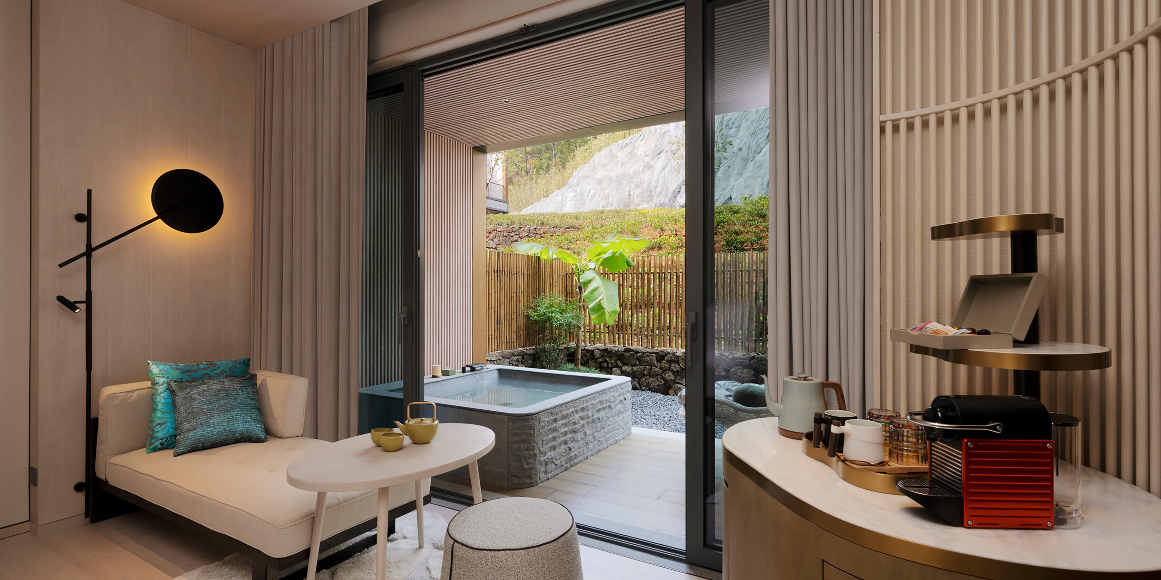 outdoor bathtub