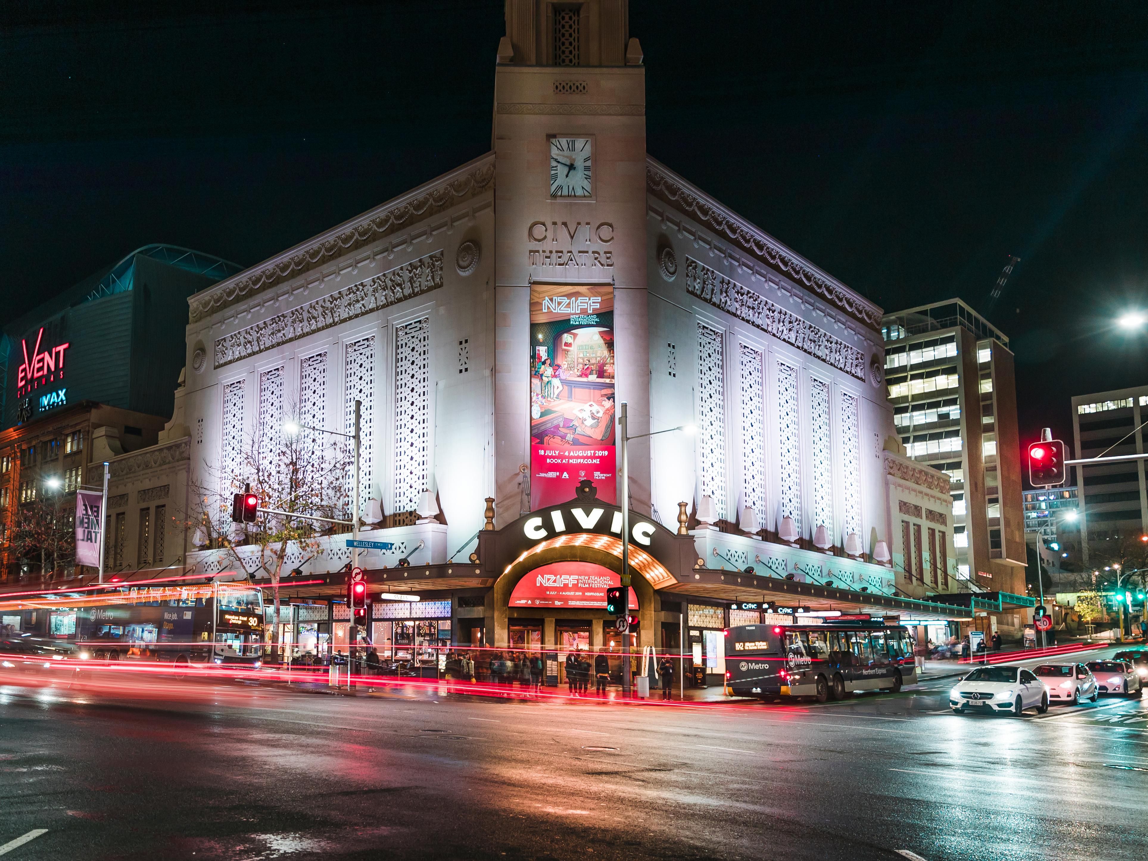 Step back into the golden age at Auckland’s iconic Civic Theatre, a gem just around the corner. Known for its lavish 1929 architecture and twinkling “starry sky” ceiling, this theatre’s got drama in every detail. Catch a show, soak in the ambiance, and experience the glitz & glamour that’s been captivating locals and visitors for nearly a century.