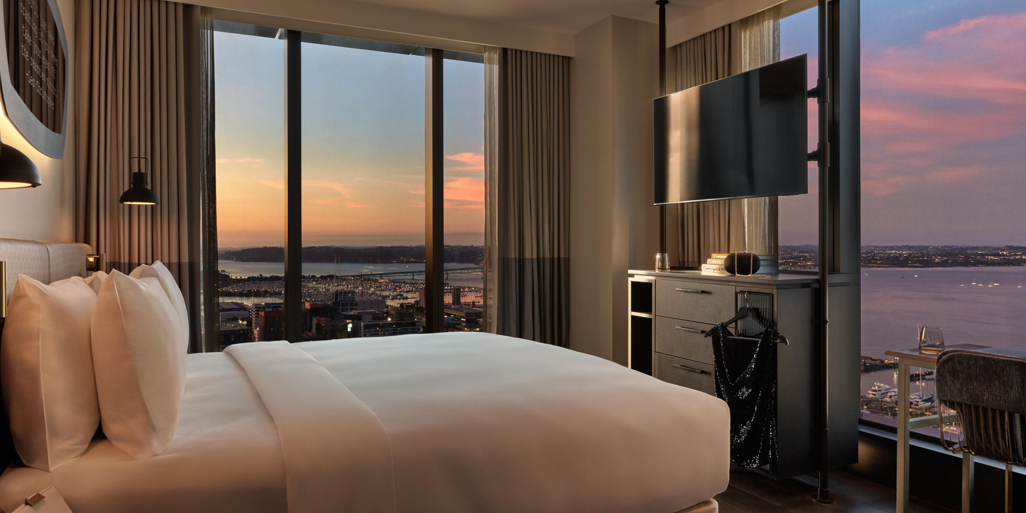 King Corner Harbour View High Floor