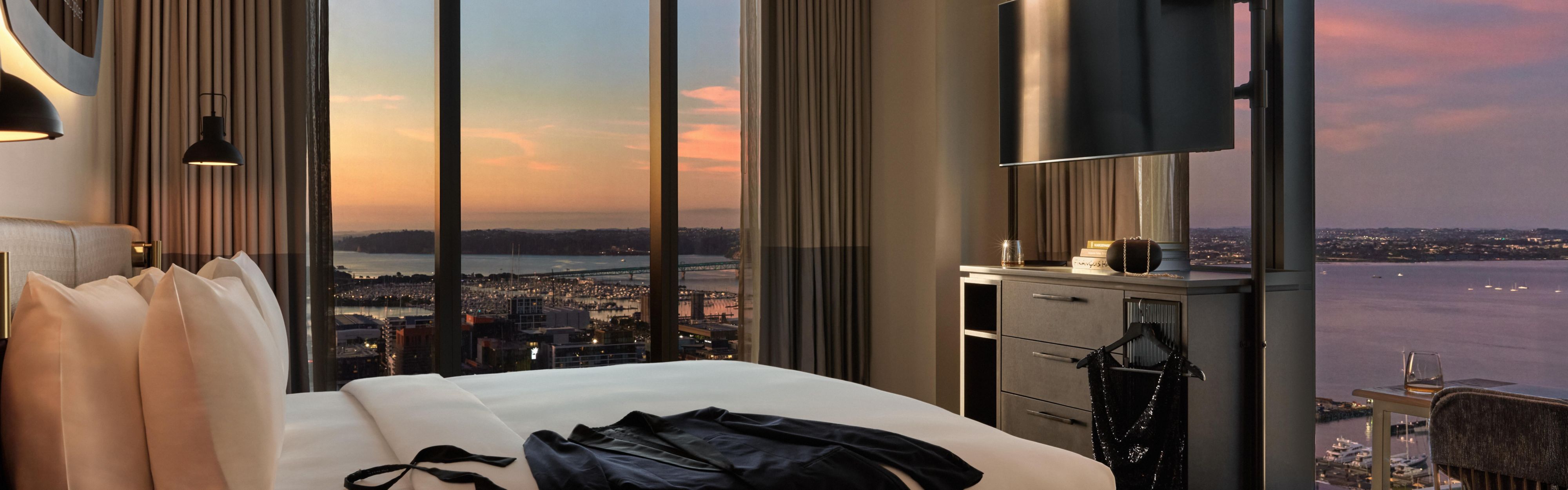 $hotelInfo.mediaDetails.welcomePhotos.primaryPhoto.caption}