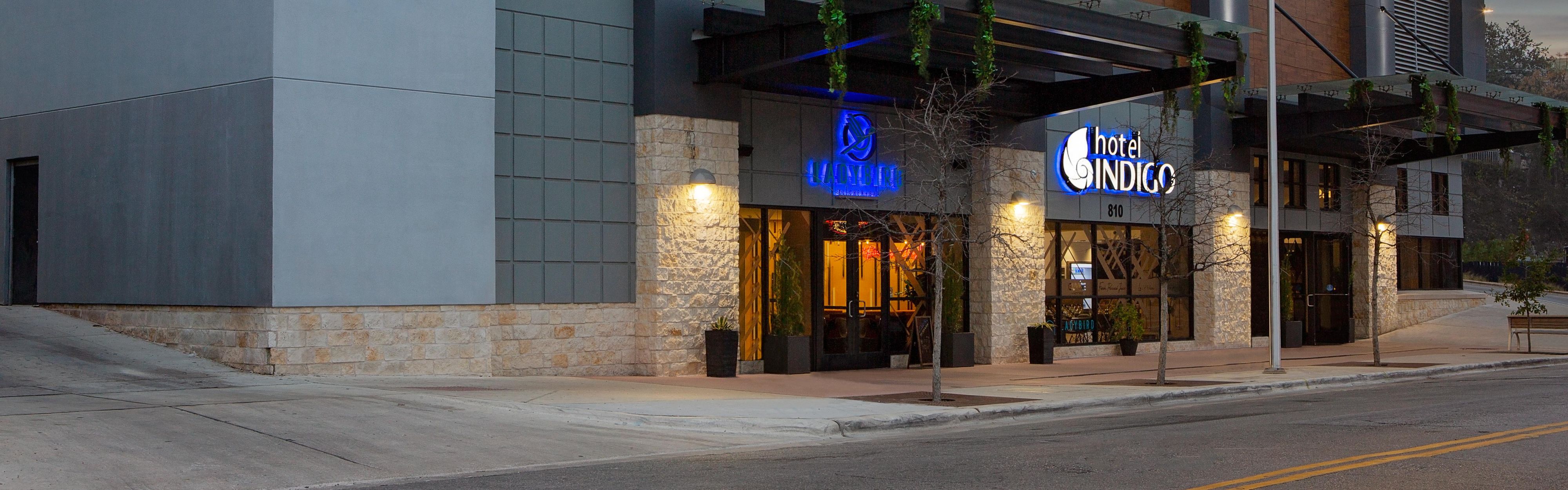 $hotelInfo.mediaDetails.welcomePhotos.primaryPhoto.caption}