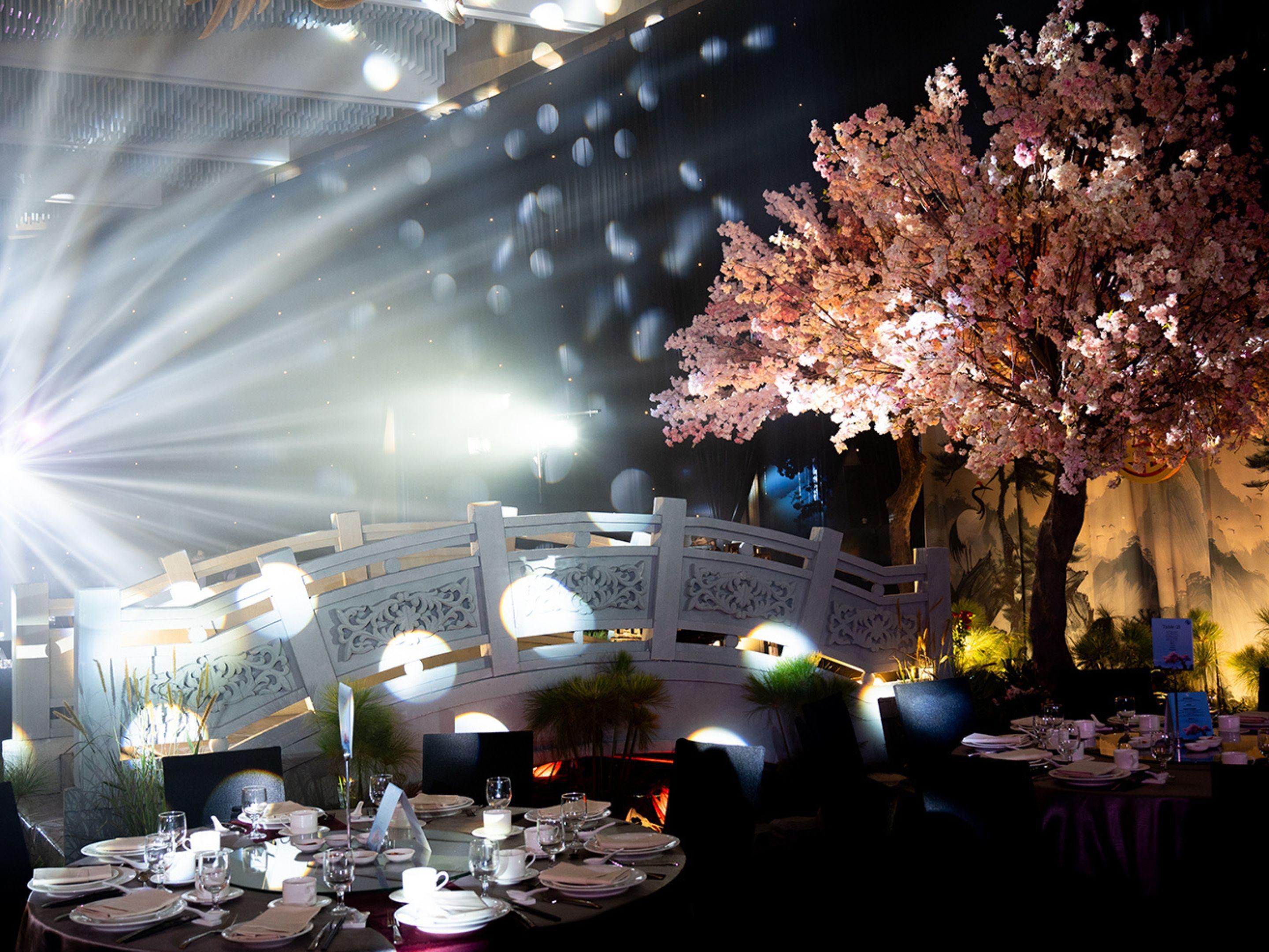Host your dream wedding in a vibrant, spacious ballroom designed to welcome up to 900 guests. With high ceilings, built in giant LED screen, radiant lighting, and stylish decor it’s the perfect setting for a lively celebration. Completed with wide buffet and stalls options, from Asian to Western, ready to add whimsical flavour to your wedding flair
