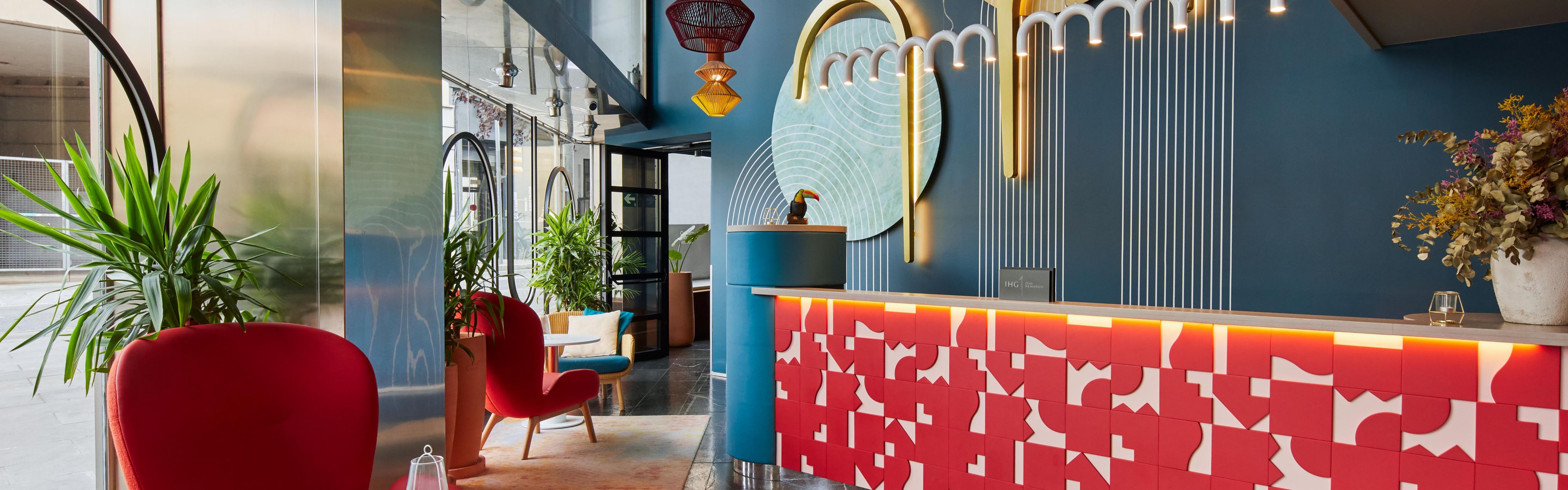 $hotelInfo.mediaDetails.welcomePhotos.primaryPhoto.caption}