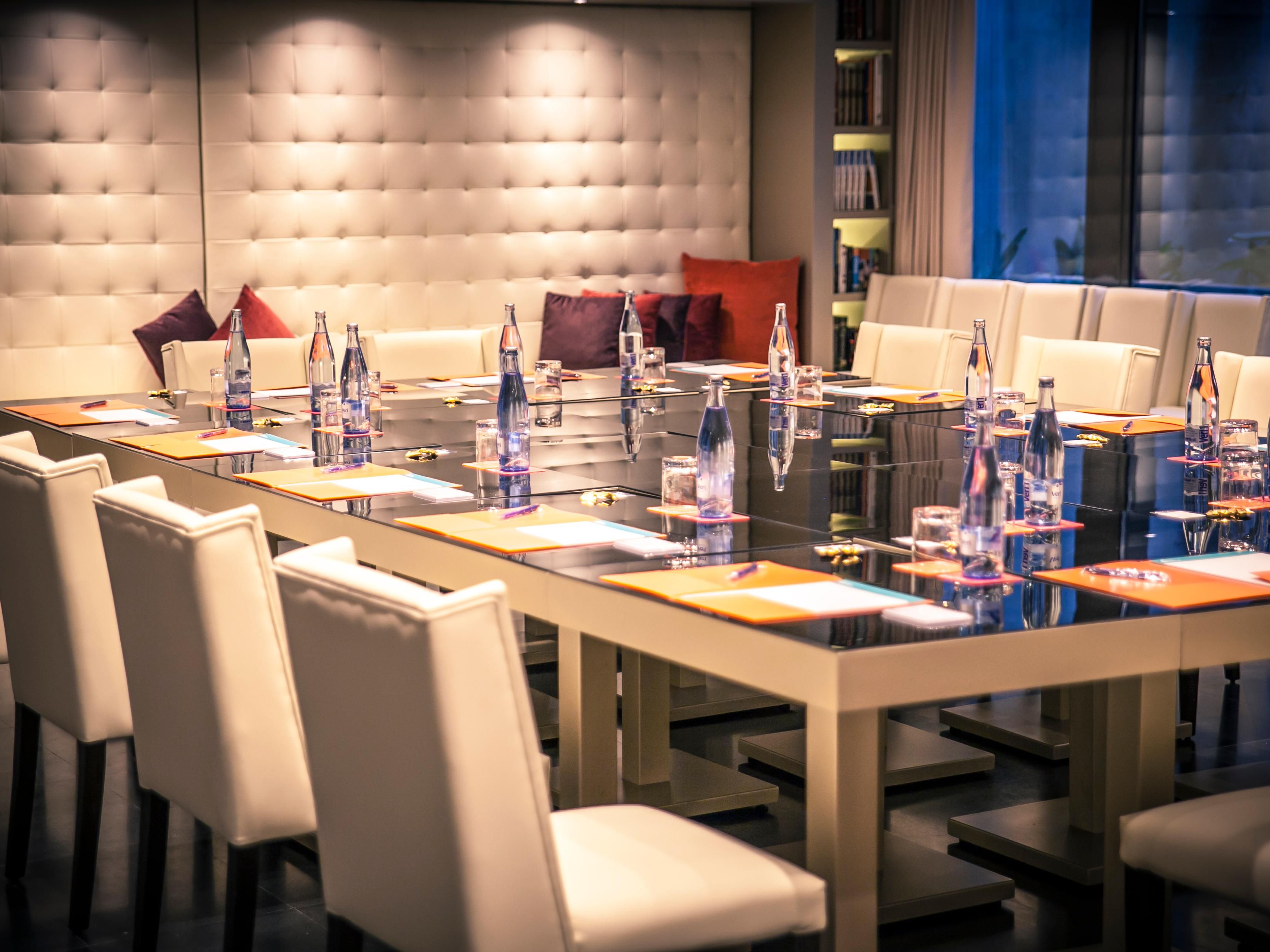 The room is equipped with all kinds of elements perfect for events, so you can enjoy all kinds of celebrations with natural light.