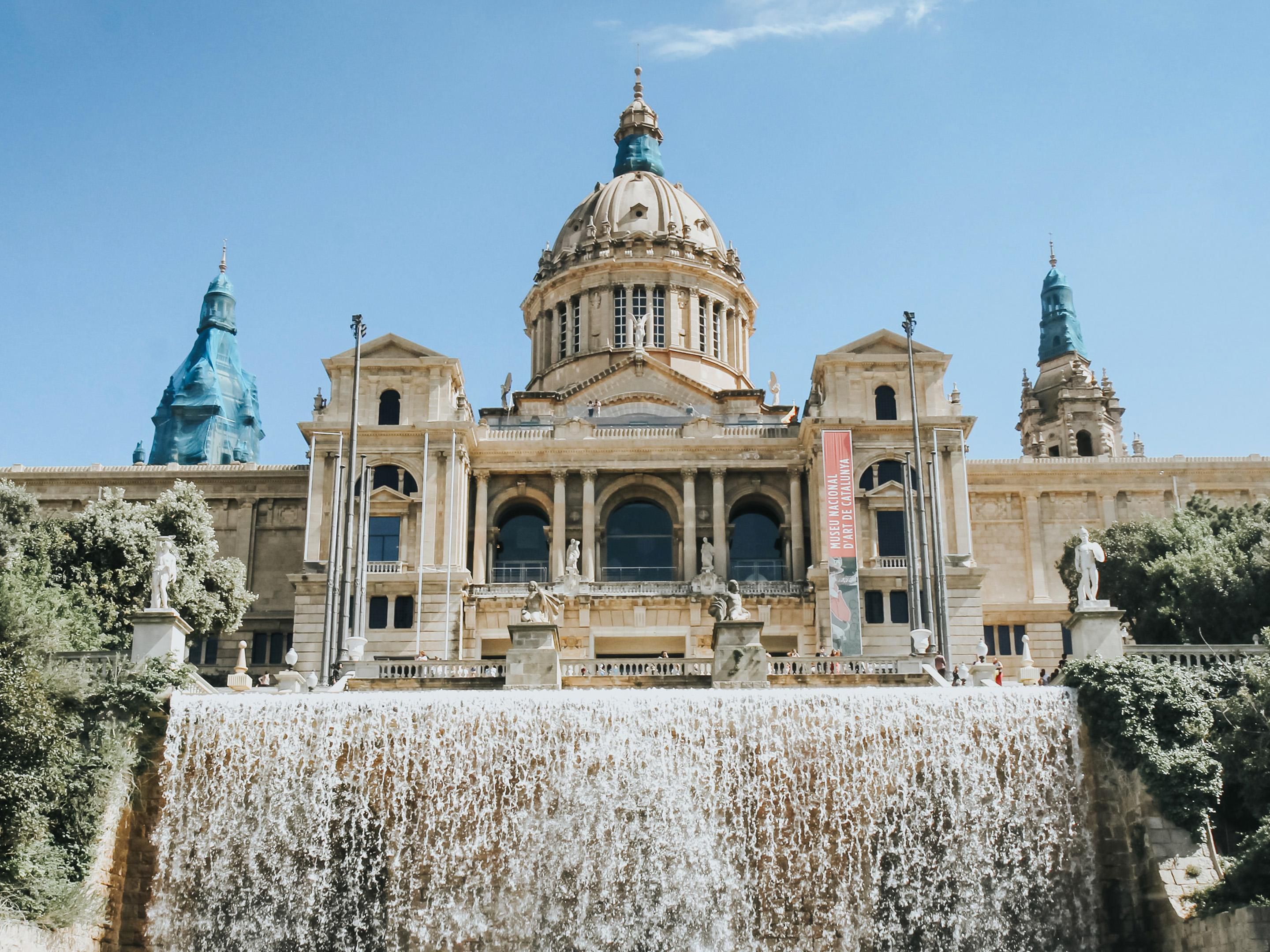 Enjoy an unbeatable location in the heart of Barcelona, just steps from the Montjuïc Fountain and Plaza de España. Explore top landmarks like Montjuïc Park, and the National Art Museum of Catalonia. With easy access to public transport, you're perfectly positioned to discover Barcelona's rich culture and vibrant districts.