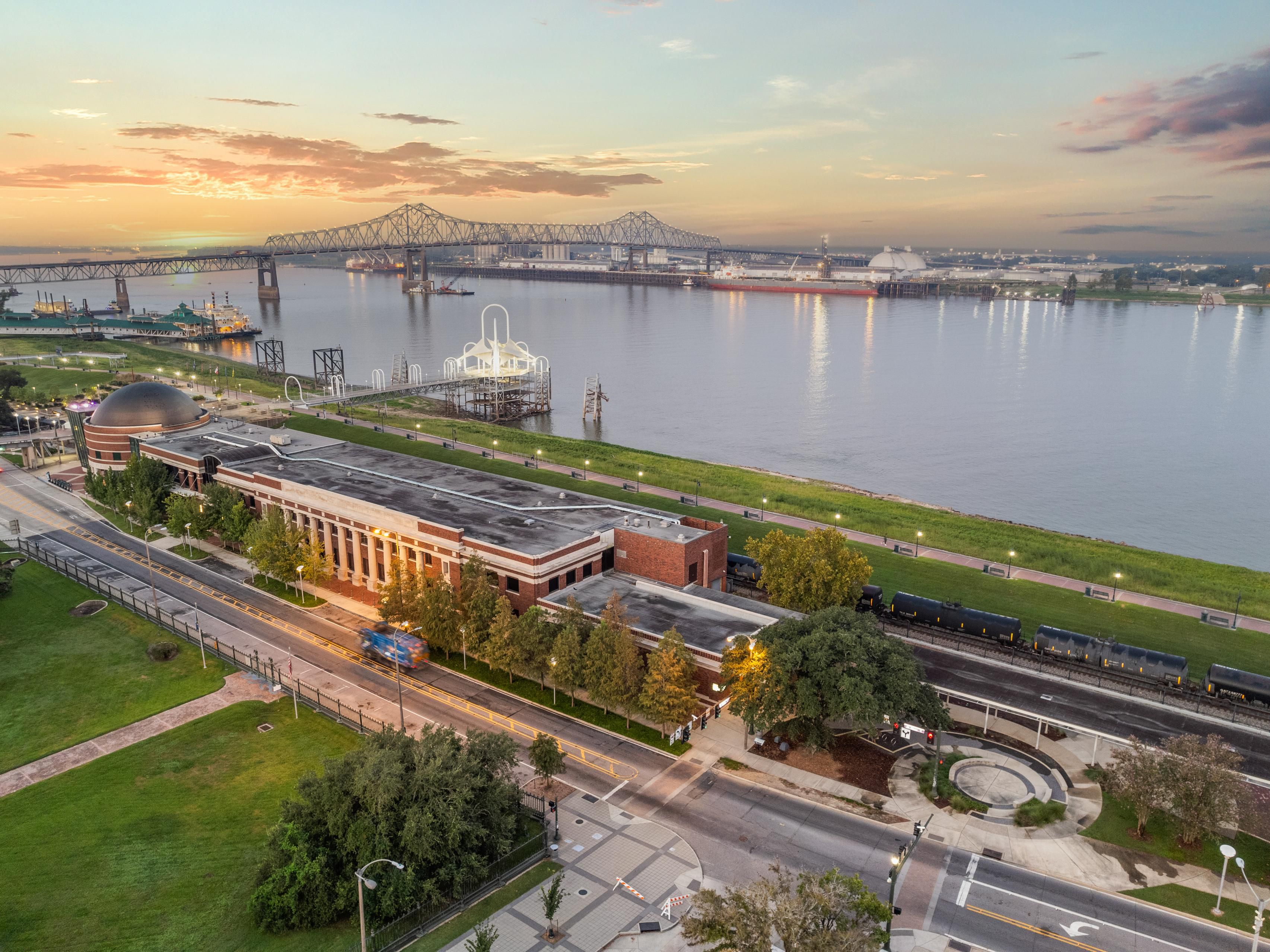 Experience Louisiana's history at the State Capital in Baton Rouge. The State Capitol building is home to the Louisiana State Legislature. Located just 1 mile from Hotel Indigo, a great visiting spot for your trip to Baton Rouge.