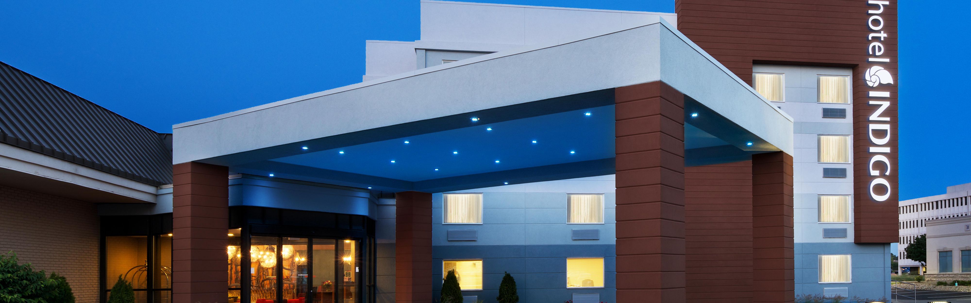 $hotelInfo.mediaDetails.welcomePhotos.primaryPhoto.caption}