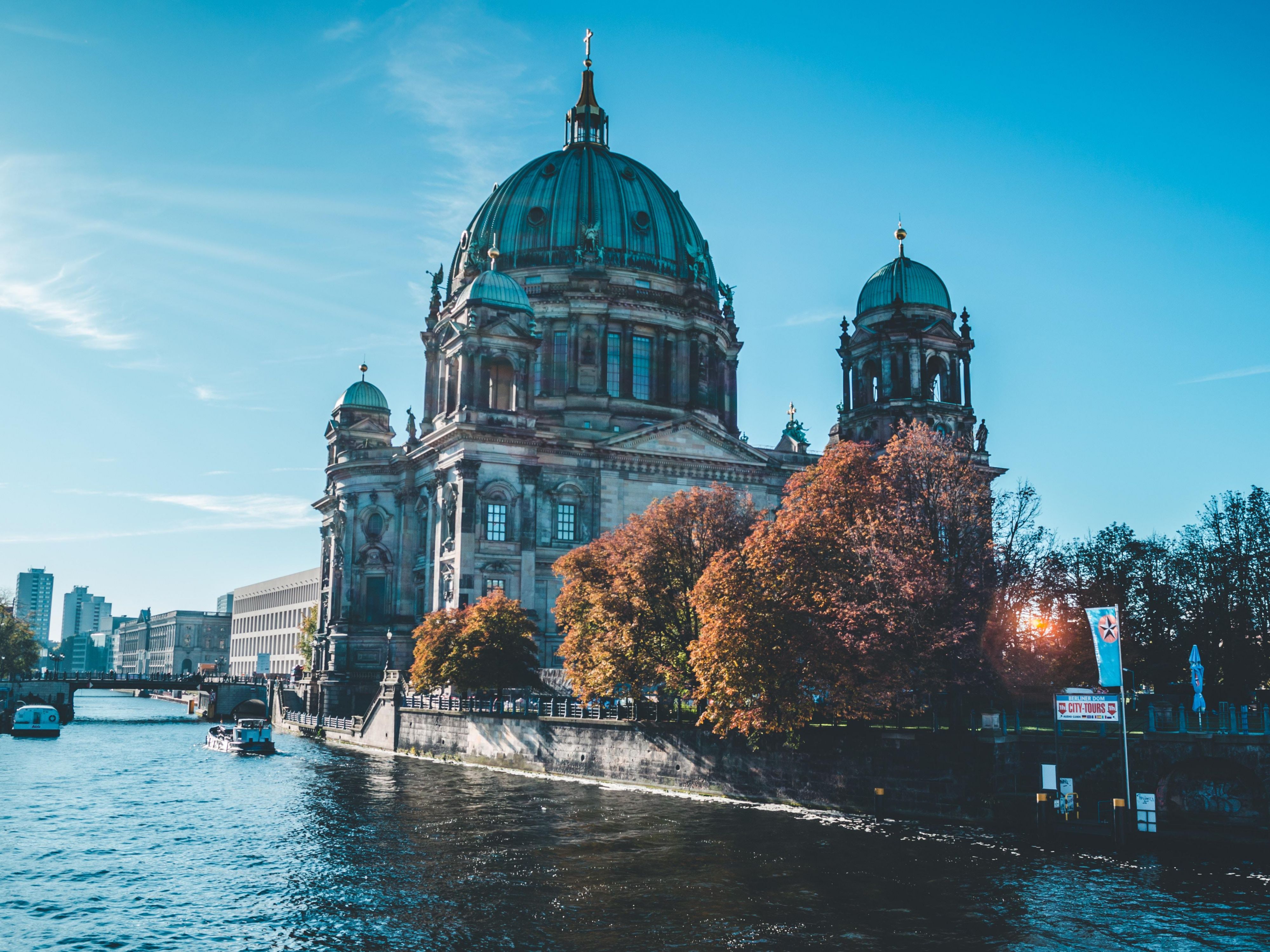 Sit back, relax, and enjoy the sunshine and fresh breeze as you take in Berlin’s iconic landmarks on a scenic boat tour. Experience the city from a whole new perspective—right from the water. 
For more information, please don’t hesitate to contact a member of our team.