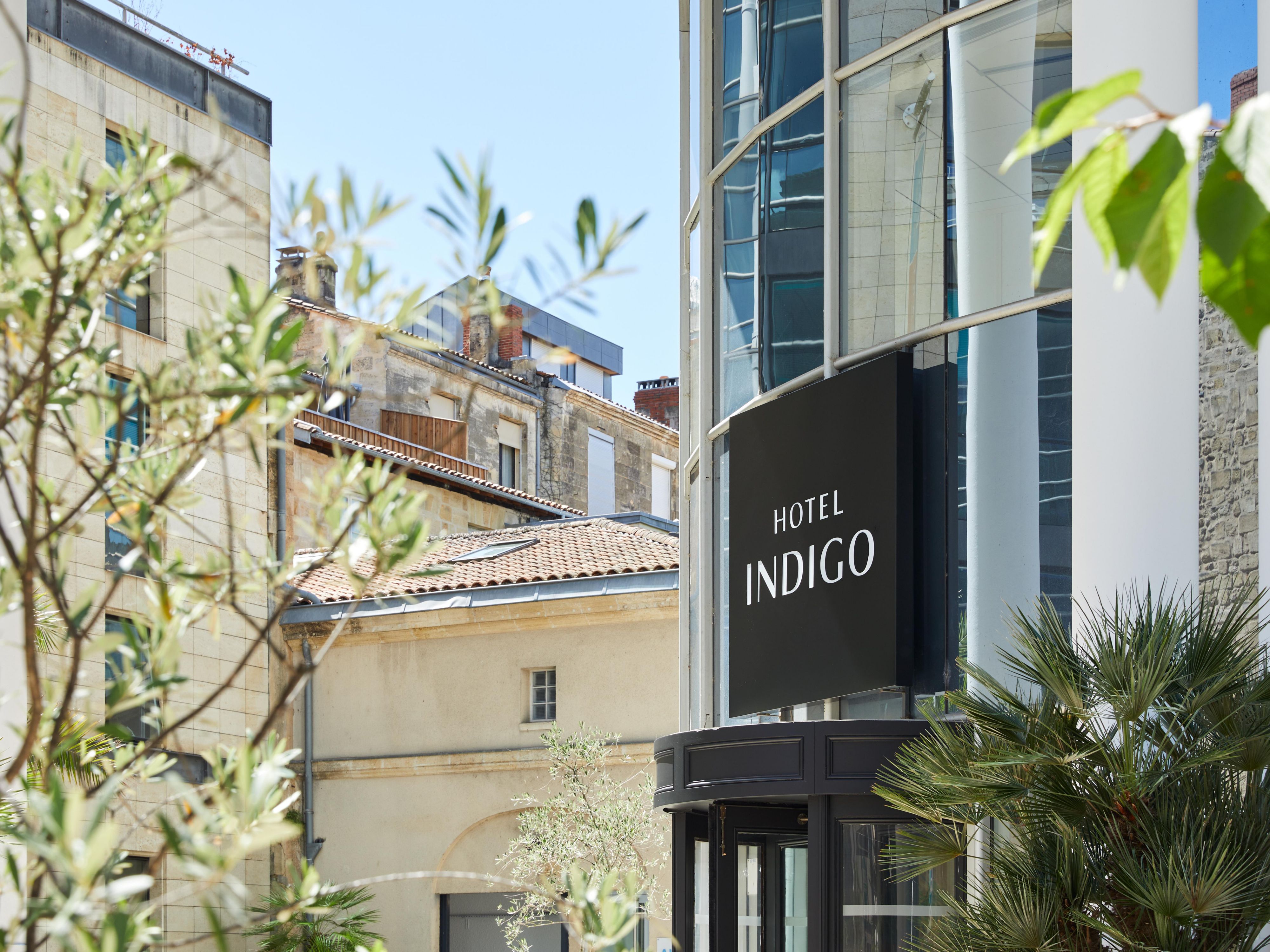 Inspired by Arcachon Bay’s guest houses, we blend the elegance of the Chartrons District with historic charm to provide luxury with a purpose. As proud recipients of the Green Key eco-label, we are committed to sustainability, ensuring your stay benefits both you and the planet. Our dedication to community extends to our Good for Kids Programme.