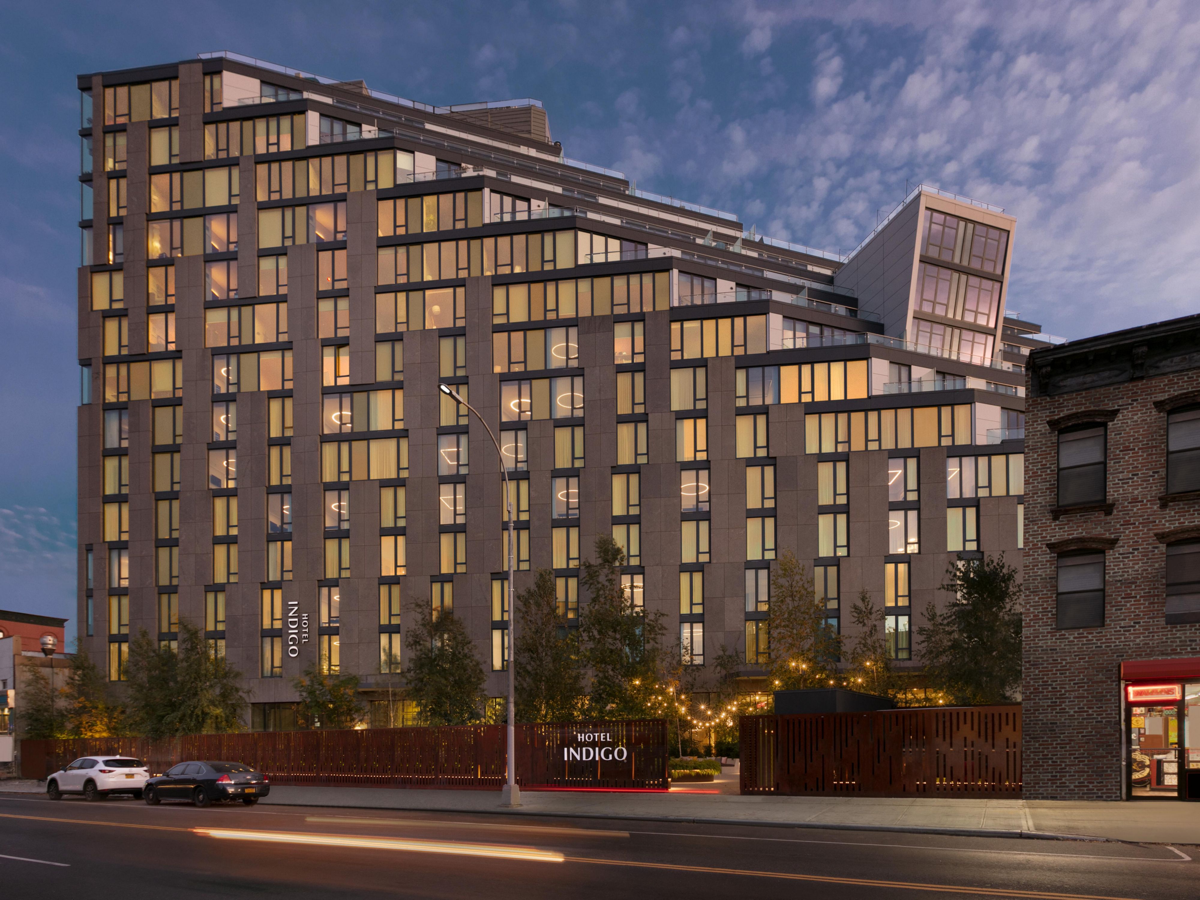 Getting around the city has never been easier! Our hotel is just steps from the subway, putting all of New York at your fingertips. Whether you’re exploring Williamsburg’s historic streets, crossing the river to Manhattan, or heading to other boroughs, our unbeatable location keeps you connected. Adventure is just a train ride away!
