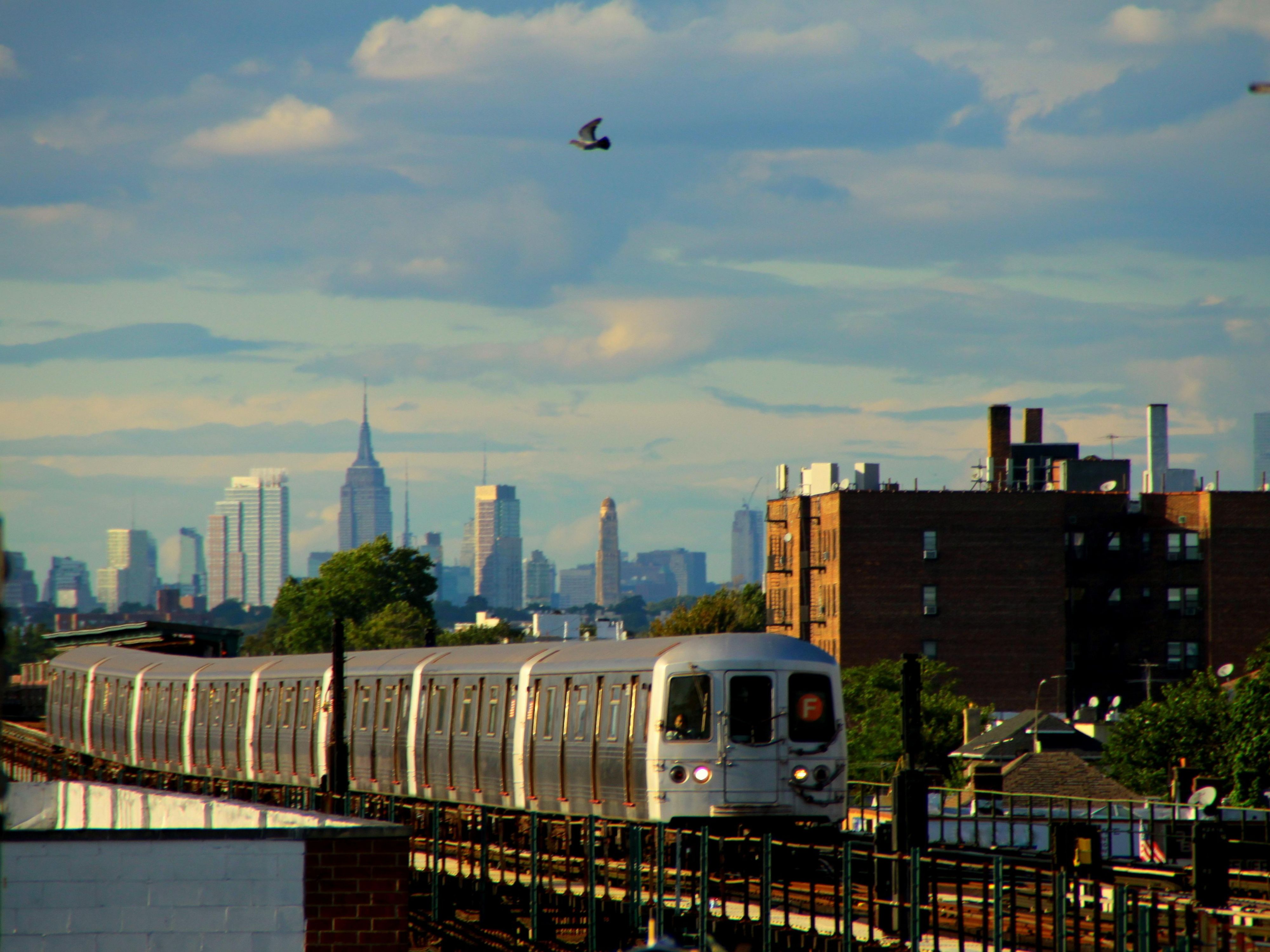Getting around the city has never been easier! Our hotel is just steps from the subway, putting all of New York at your fingertips. Whether you’re exploring Williamsburg’s historic streets, crossing the river to Manhattan, or heading to other boroughs, our unbeatable location keeps you connected. Adventure is just a train ride away!