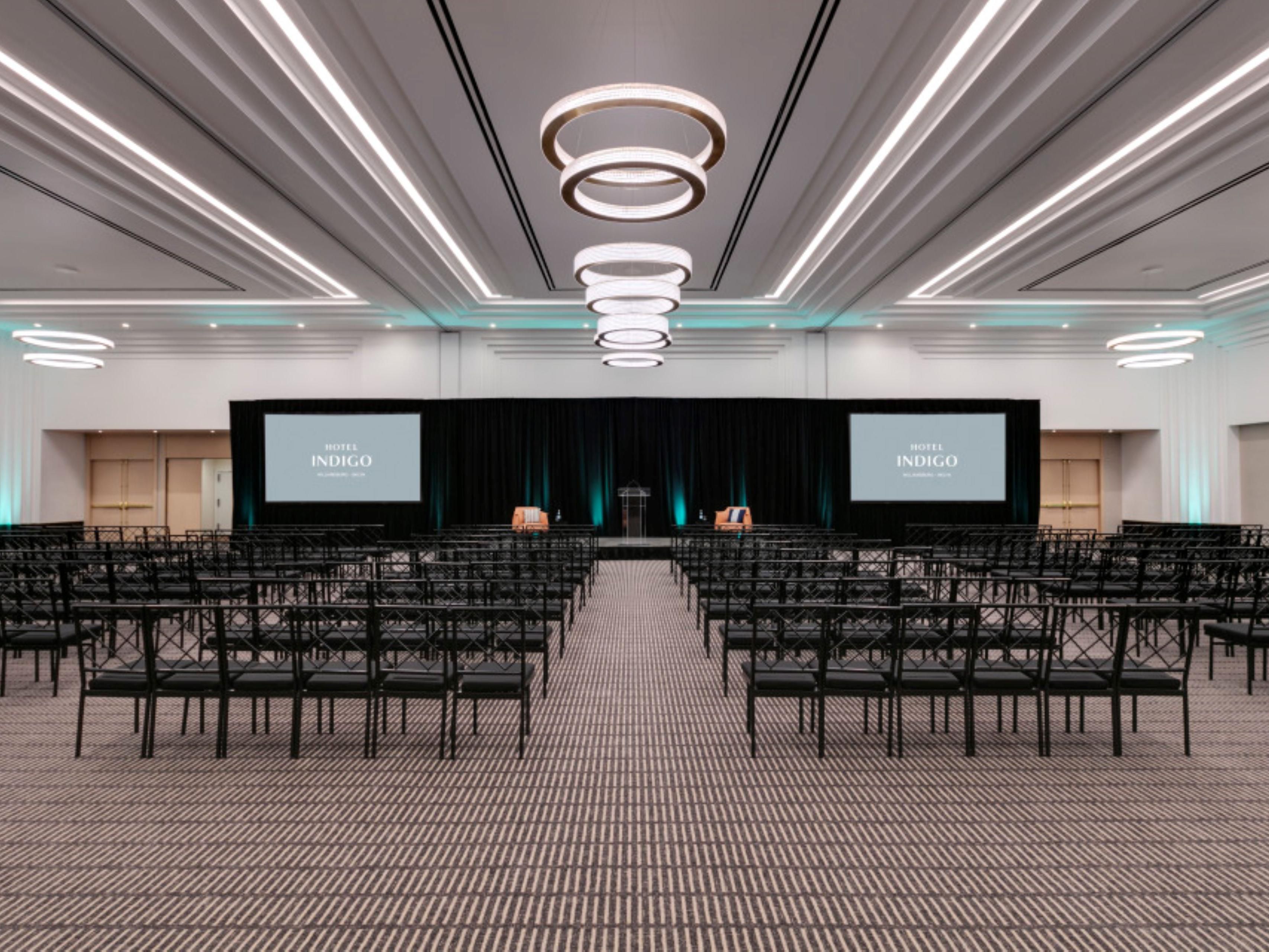 Host your next event where innovation meets charm! Our hotel offers abundant indoor and outdoor spaces, perfect for any gathering. From intimate meetings to grand celebrations, we’ve got you covered—including Brooklyn’s largest pillar-free ballroom, ensuring every seat gets the best view. Let us help you create unforgettable moments in style.