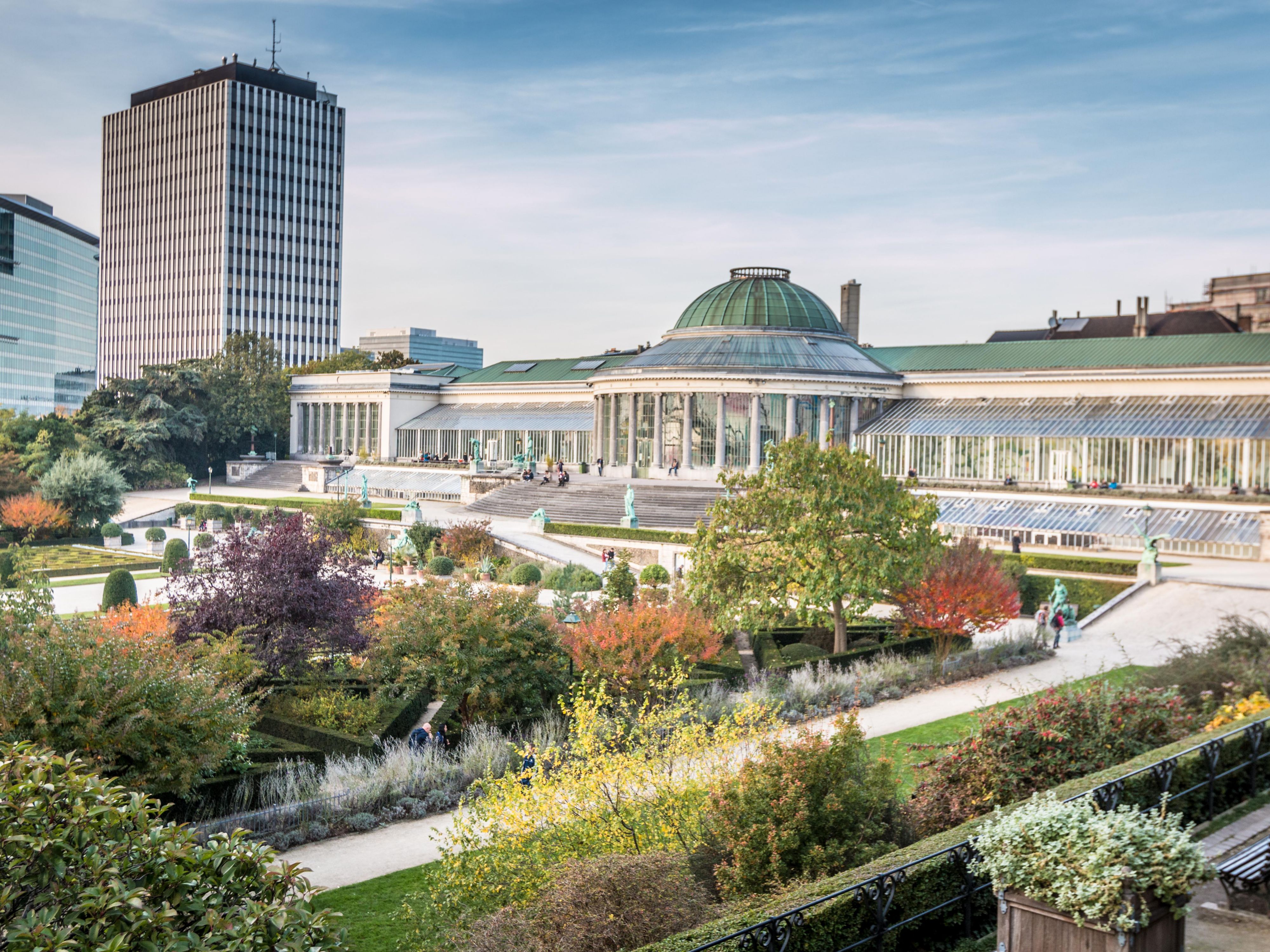 It can be hard to find nature in the city, which makes us very lucky to have the botanical gardens for a neighbour. Because what’s lovelier than taking a stroll through the lush greenery to escape busy city life? Nothing, that’s what. Our interior and menus are all natural, with lots of greenery to make it a great place to unwind and re-energise.