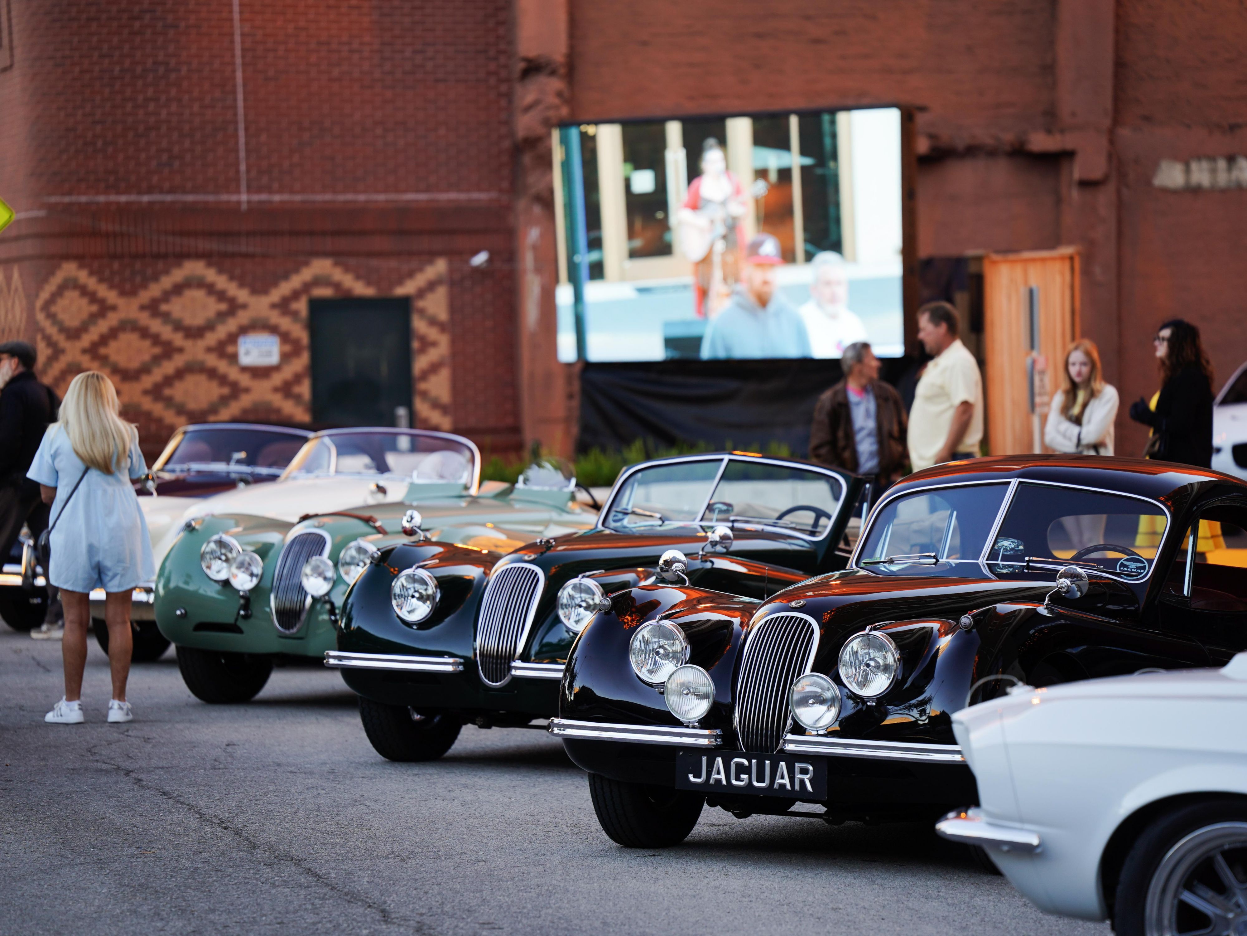 Hundreds of classic cars and thousands of automotive enthusiasts will converge in Chattanooga, TN for the sixth annual Chattanooga Motorcar Festival in 2025! Events during the festival include fun activities for the whole family.

Stay in the heart of all the festivities at Hotel Indigo Chattanooga! Dates will be announced soon!