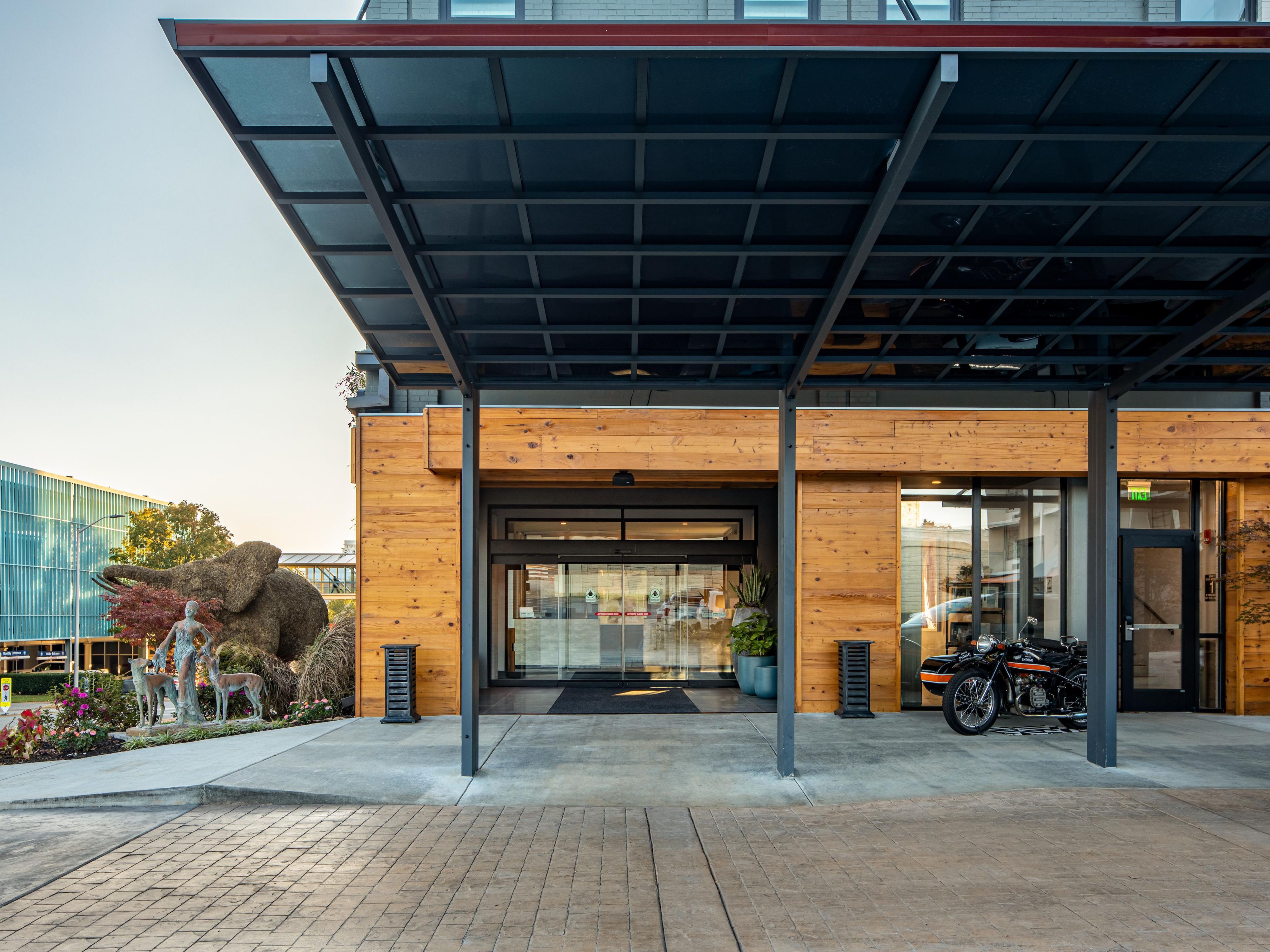 Your relaxing stay starts as soon as you pull up to our hotel! Let us park your car so you can check in and start enjoying yourself! 