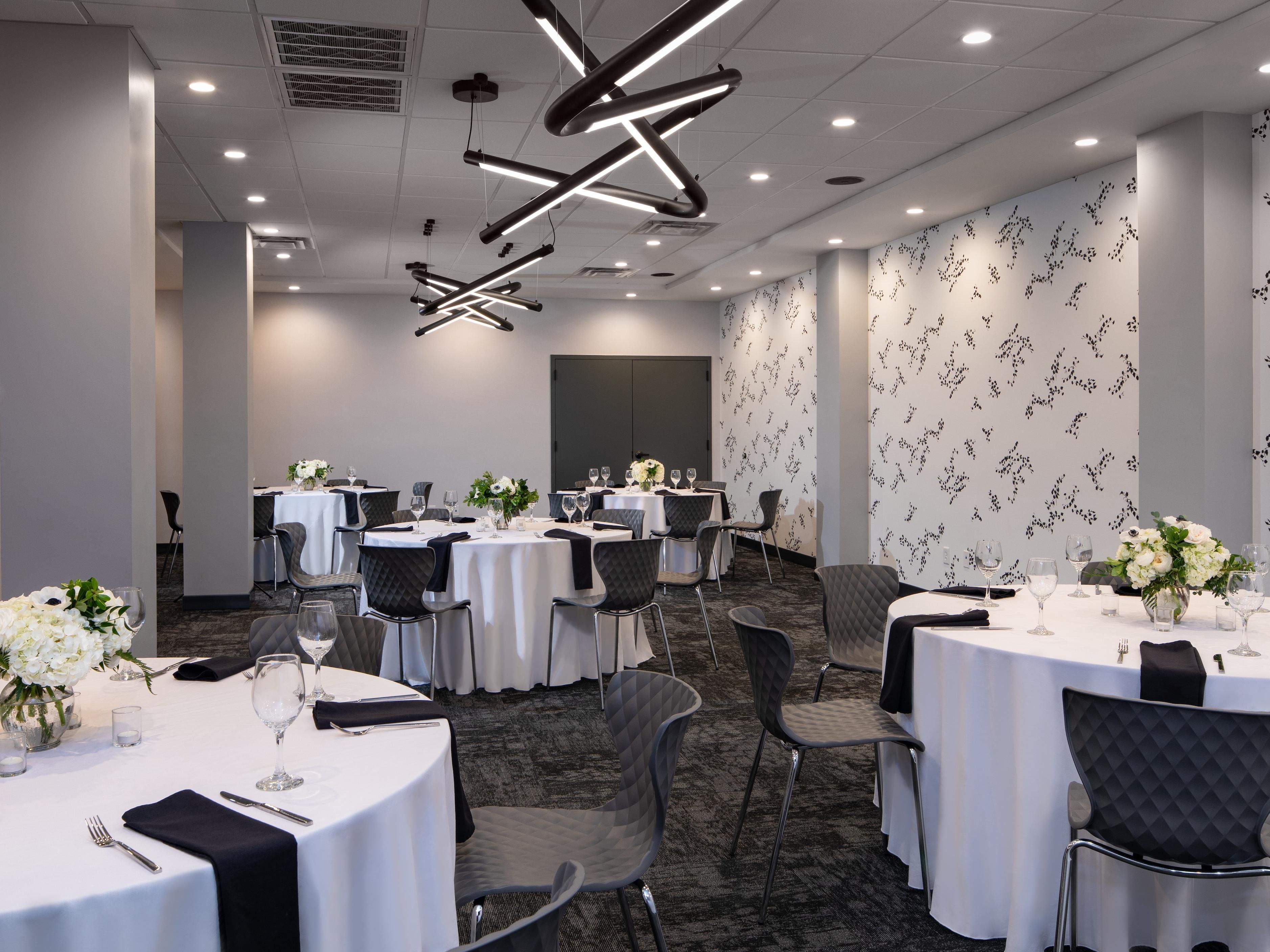 Hotel Indigo Chattanooga - Downtown is your newest destination in town for meeting and event space. Spark creativity and inspire your team in our stylish, high-tech meeting venues in the heart of the city. With over 5,000 square feet of vibrant indoor/outdoor space, your event is sure to stand out.
