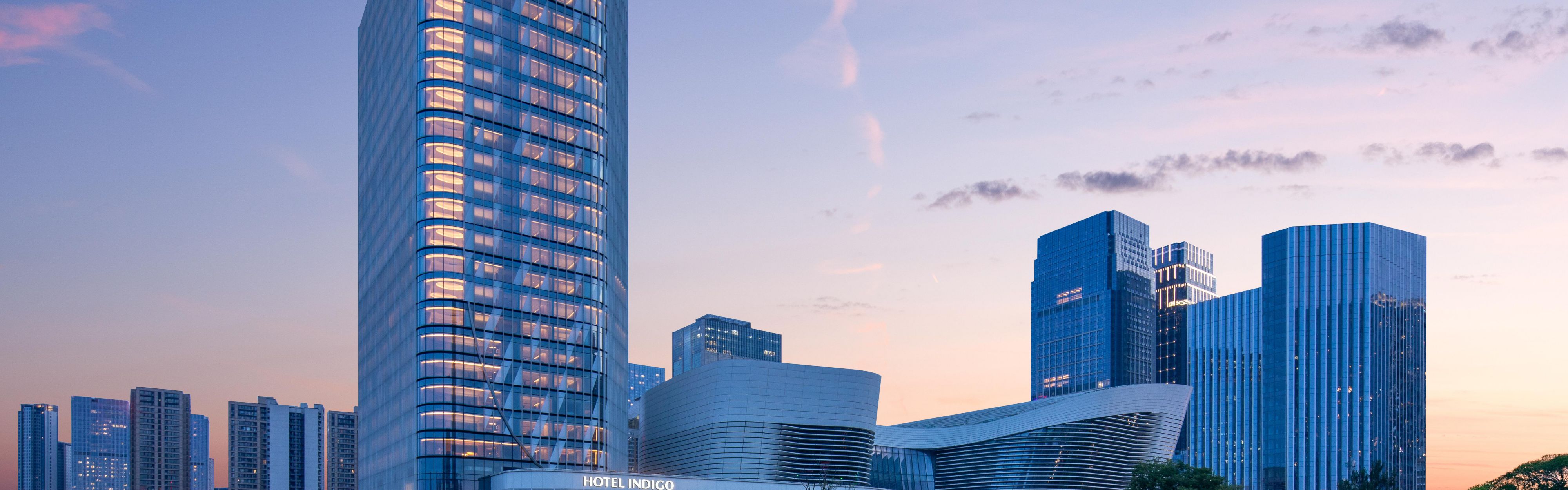 $hotelInfo.mediaDetails.welcomePhotos.primaryPhoto.caption}