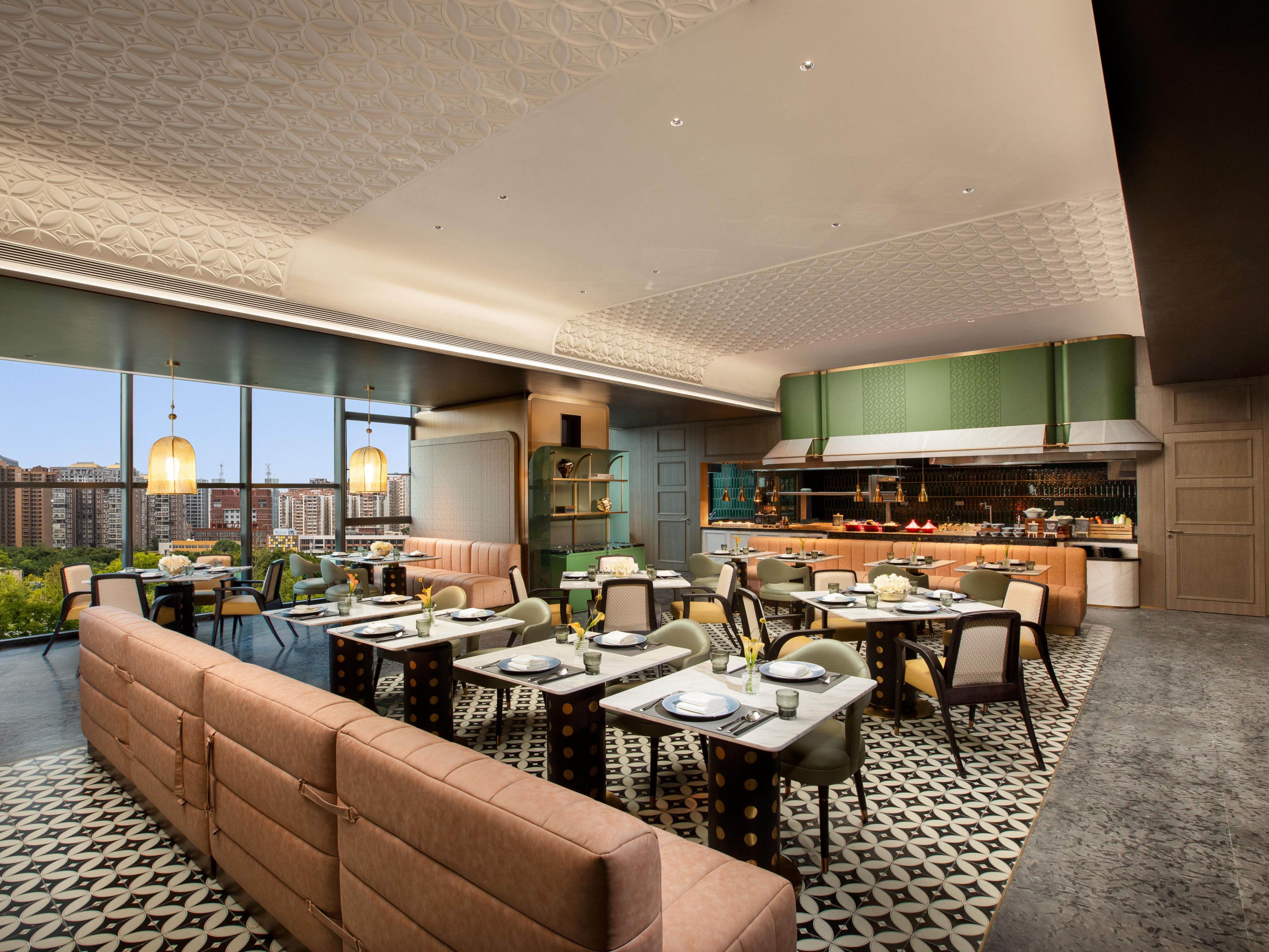 酒店可提供非遗大刀金丝面以及川味与西餐的创意融合菜品供客人品鉴