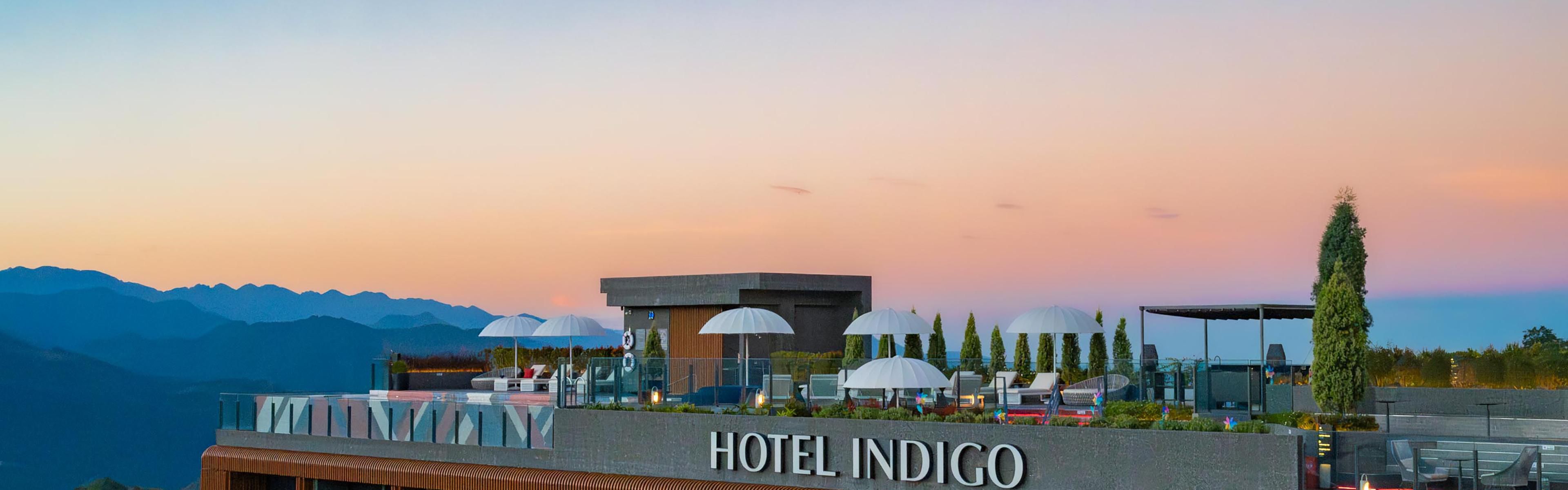 $hotelInfo.mediaDetails.welcomePhotos.primaryPhoto.caption}